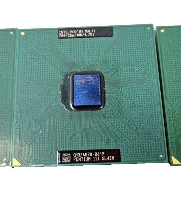 Tested Vintage Intel Pentium 3 700 MHz SL4ZM Socket 370 P3 CPU Processor
