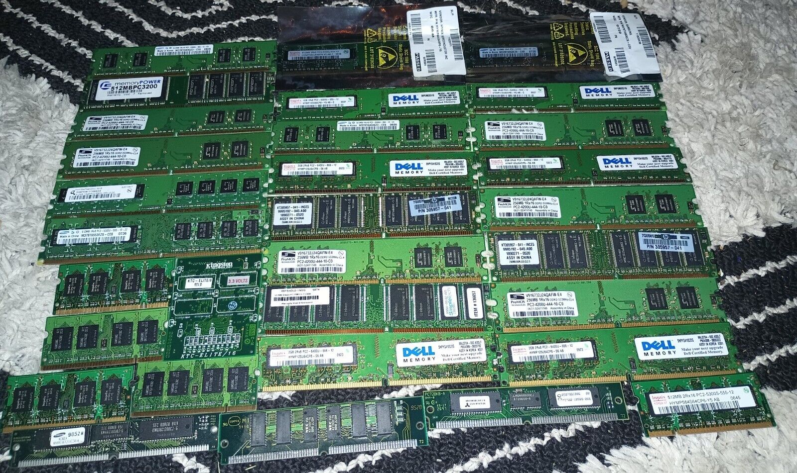 Vintage Lot 31 Computer / PC Memory Modules RAM sticks Various Brands