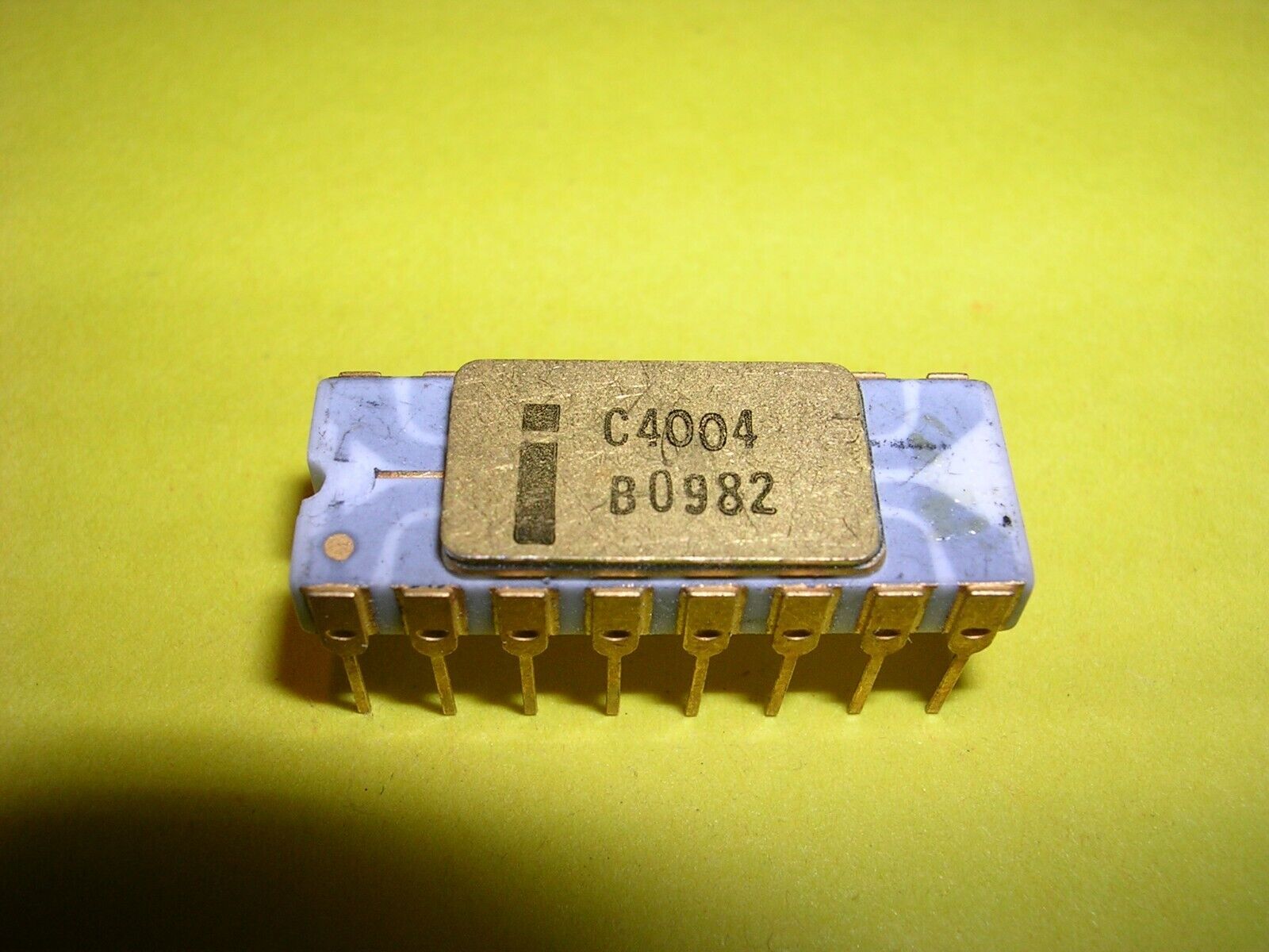 Intel C4004 with Gray Traces - World's First Microprocessor - Extremely Rare