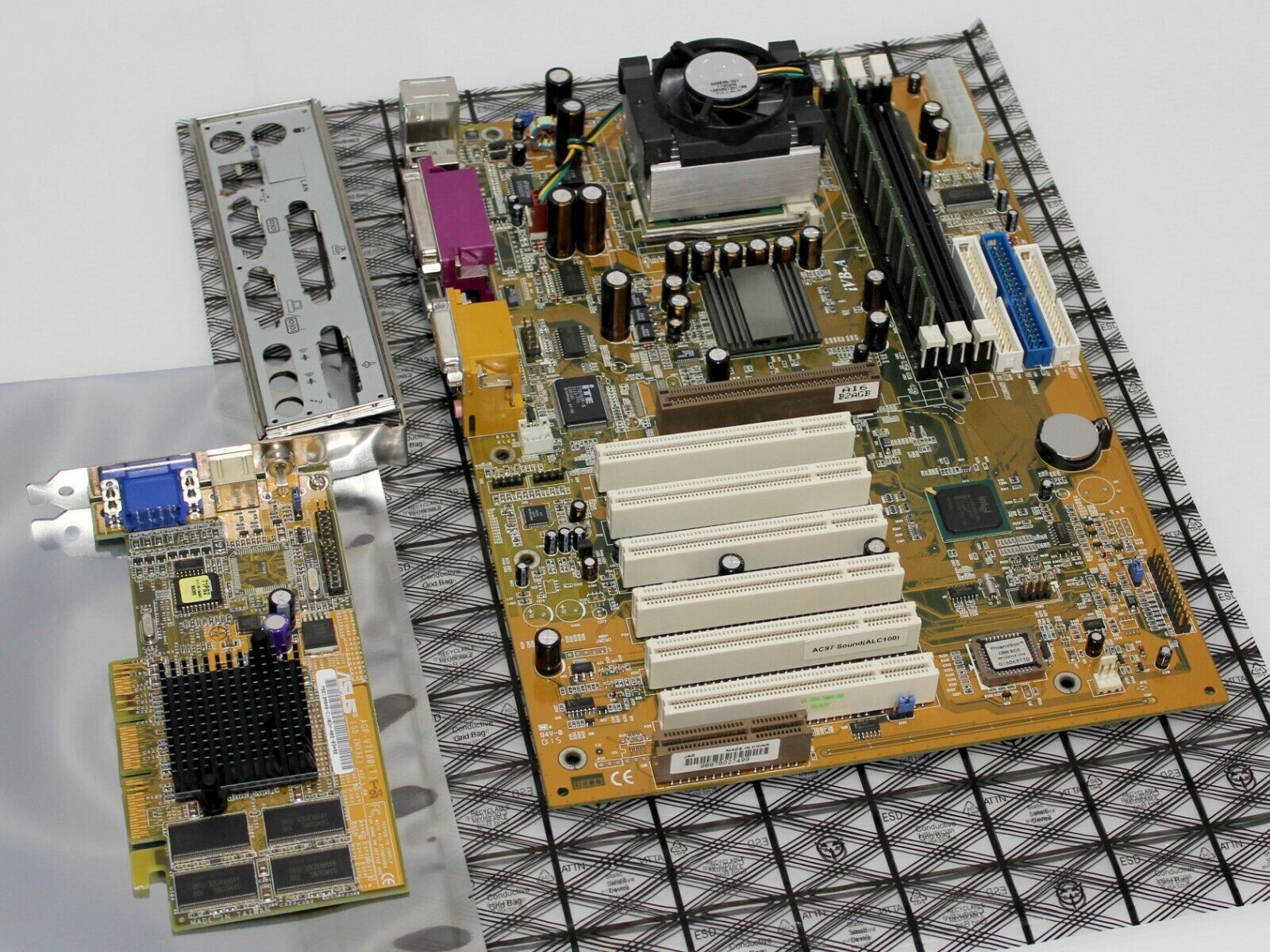 Polaris iVB-A Socket 370+ Pentium III 733Mz + RAM 256MB + GeForce2 32MB, WORKING