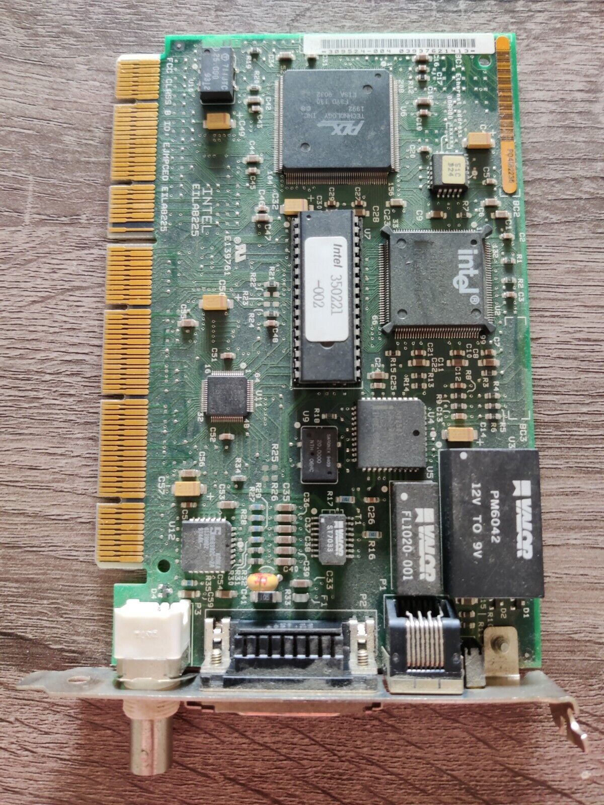 Vintage Intel EtherExpress Flash 32 TP BNC AUI LAN EISA Network Adapter EILA8225