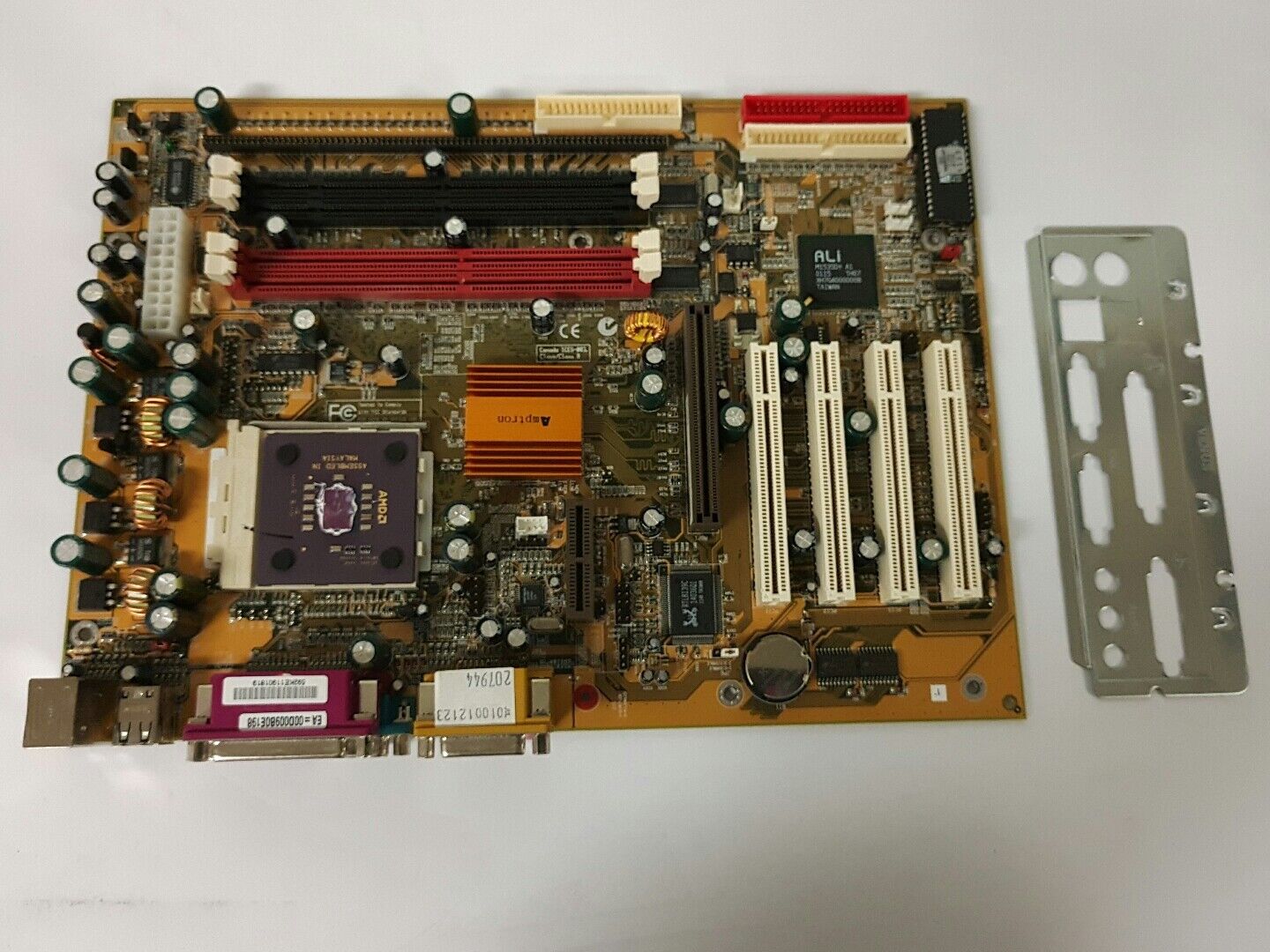 - VINTAGE AMPTRON MOTHERBOARD PSN 26551 ALI M1535D+ WITH AMD CPU