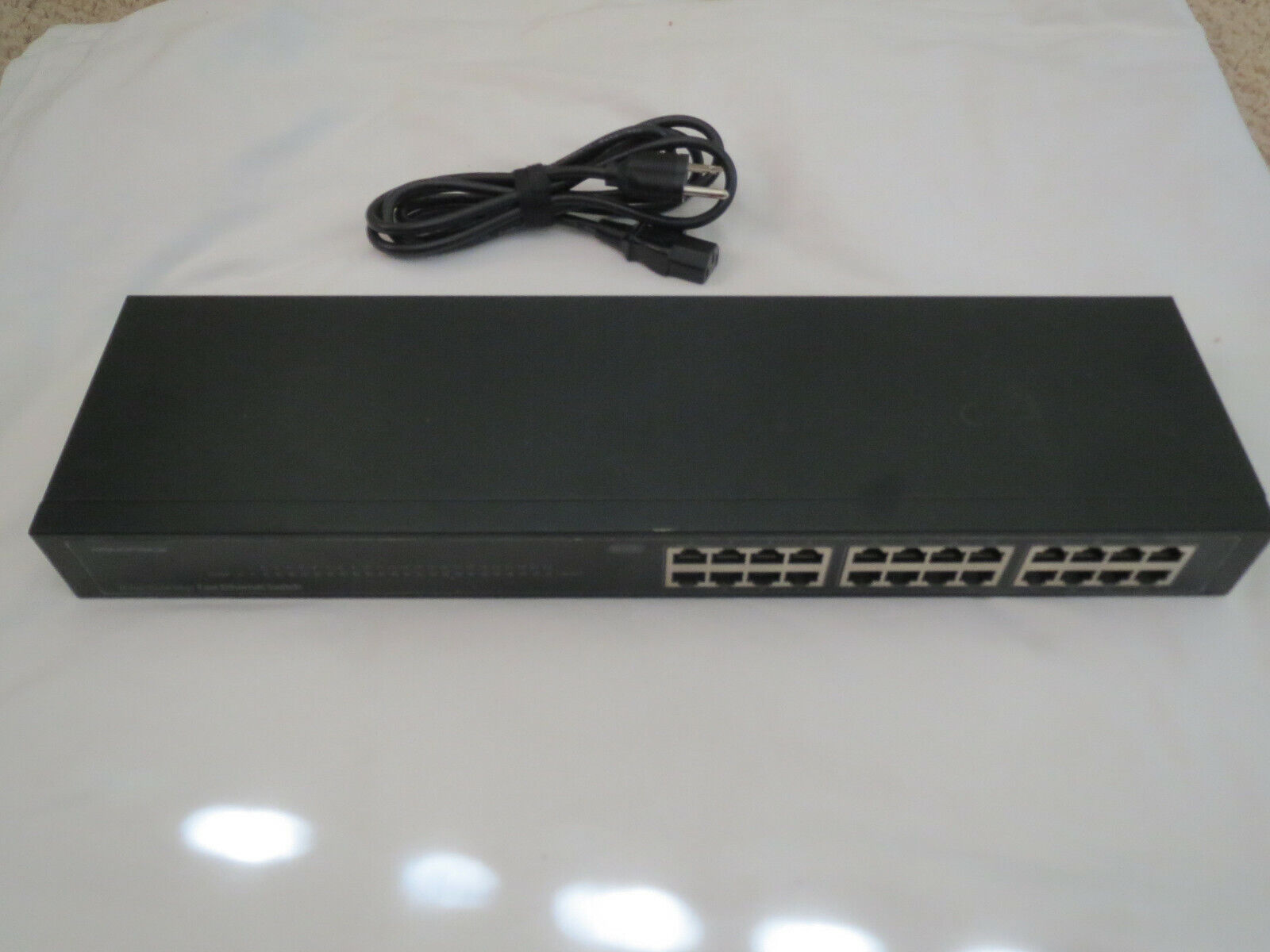 MONO Monoprice 24-Port 10/100 Mbps Fast Ethernet Switch, Rack Mountable MEH2400M