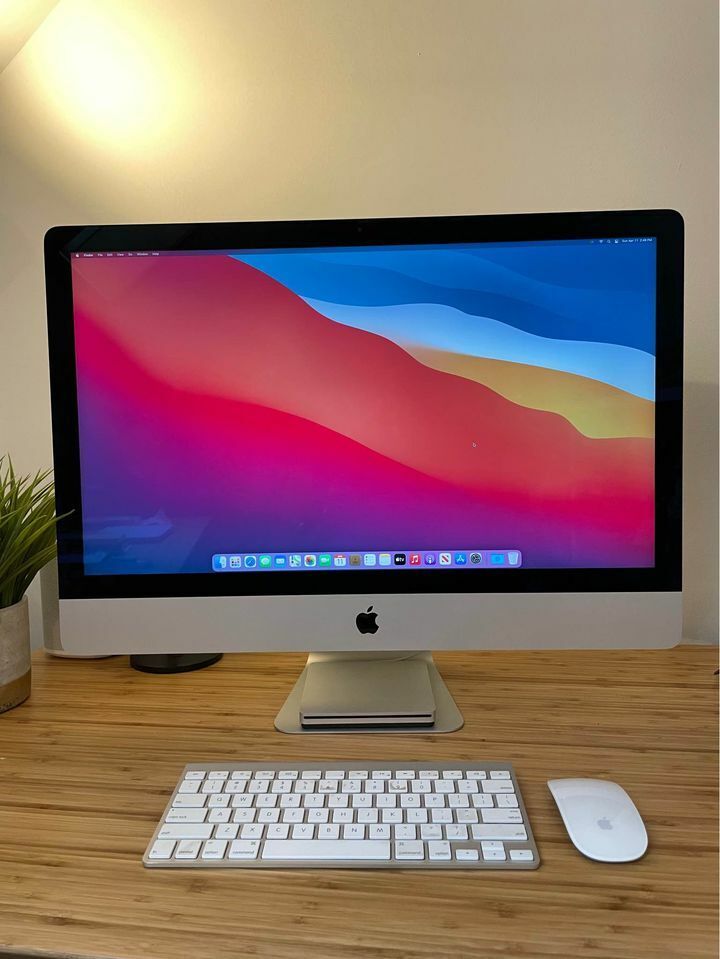 Apple iMac Retina 5K 27 inch (Late, 2014) (Includes: Apple Keyboard and Mouse) 