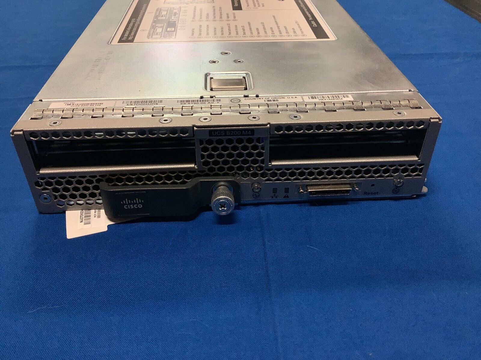 Cisco UCSB-B200-M4 Blade Server Chassis 73-15862-06 with back No RAM and CPU