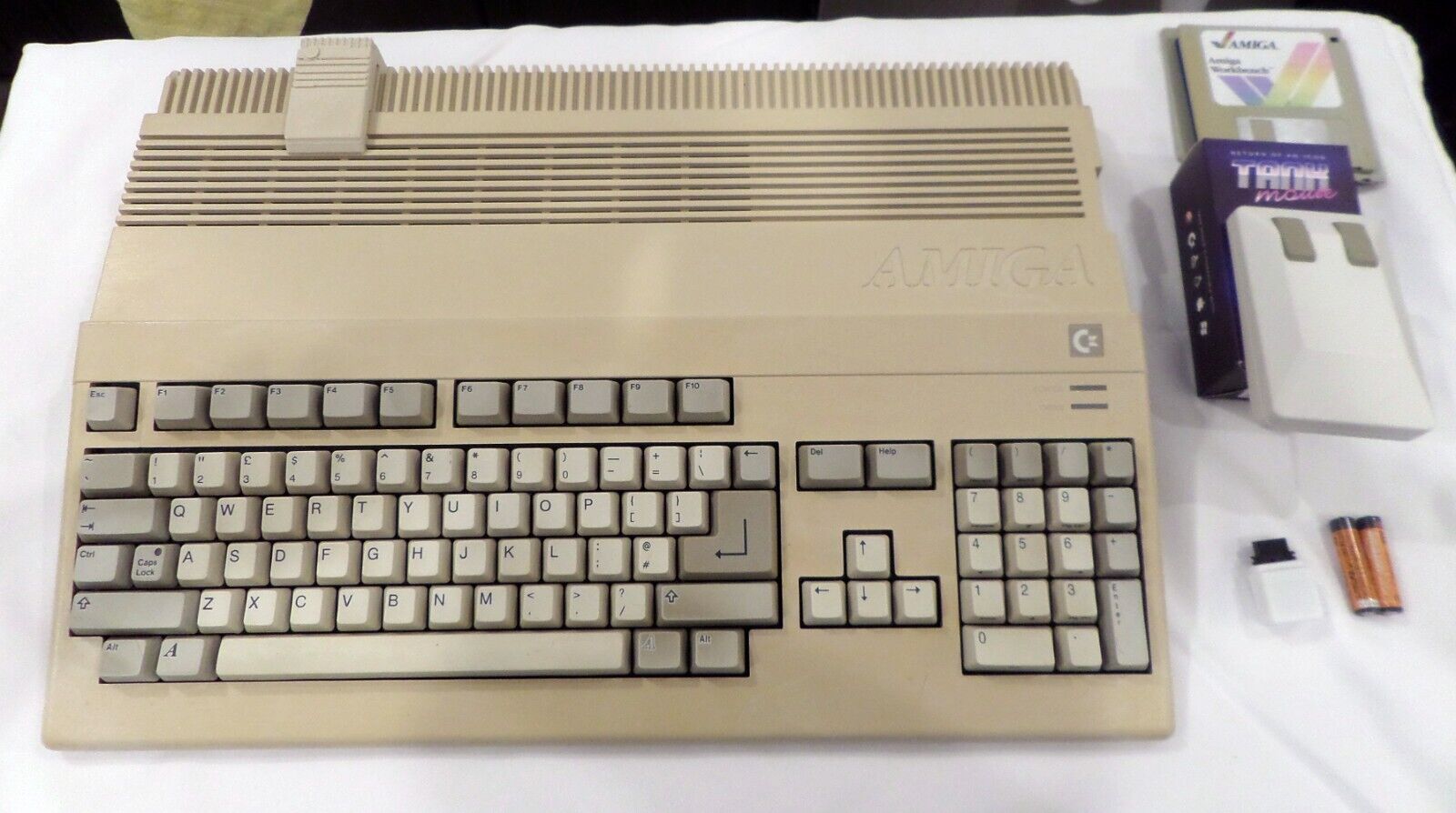 Amiga A500 NTSC, 1 MB Chip RAM, HDMI, Wireless Mouse