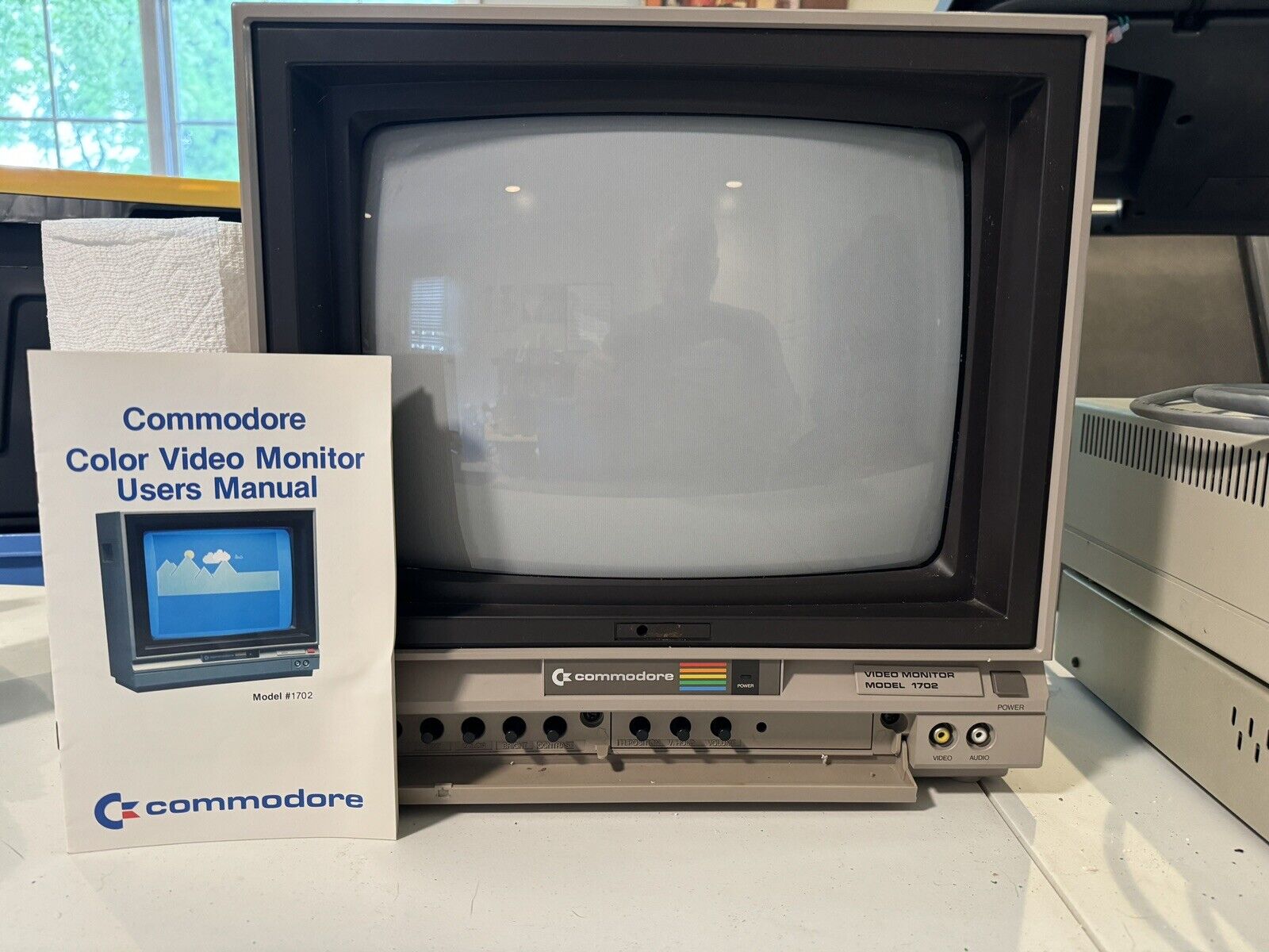 1984 Commodore home Computer Video Color Monitor Model 1702