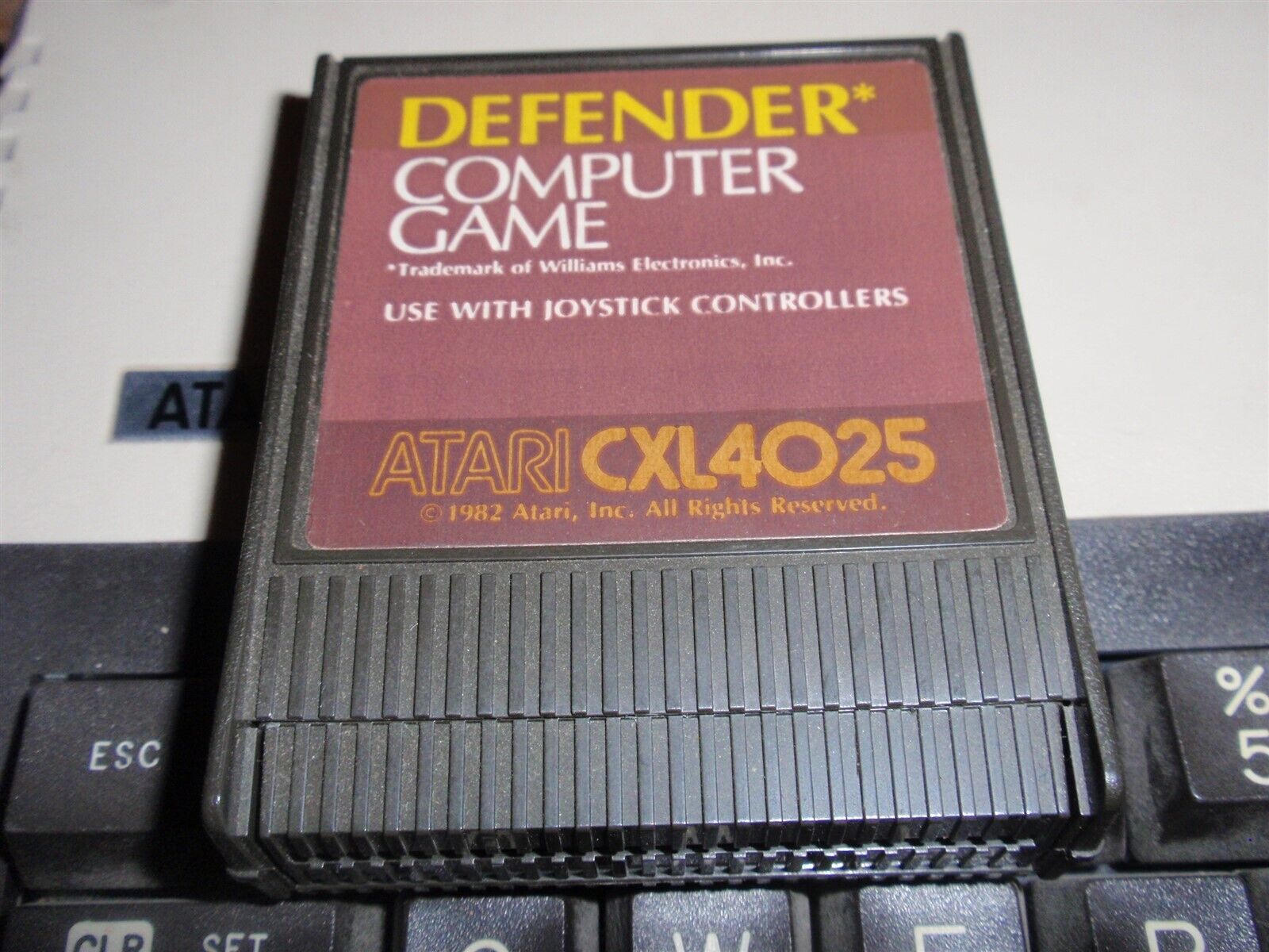 Defender Game Cartridge for Atari 8-bit Computers 400/800/800XL/XE 1982 CXL4025
