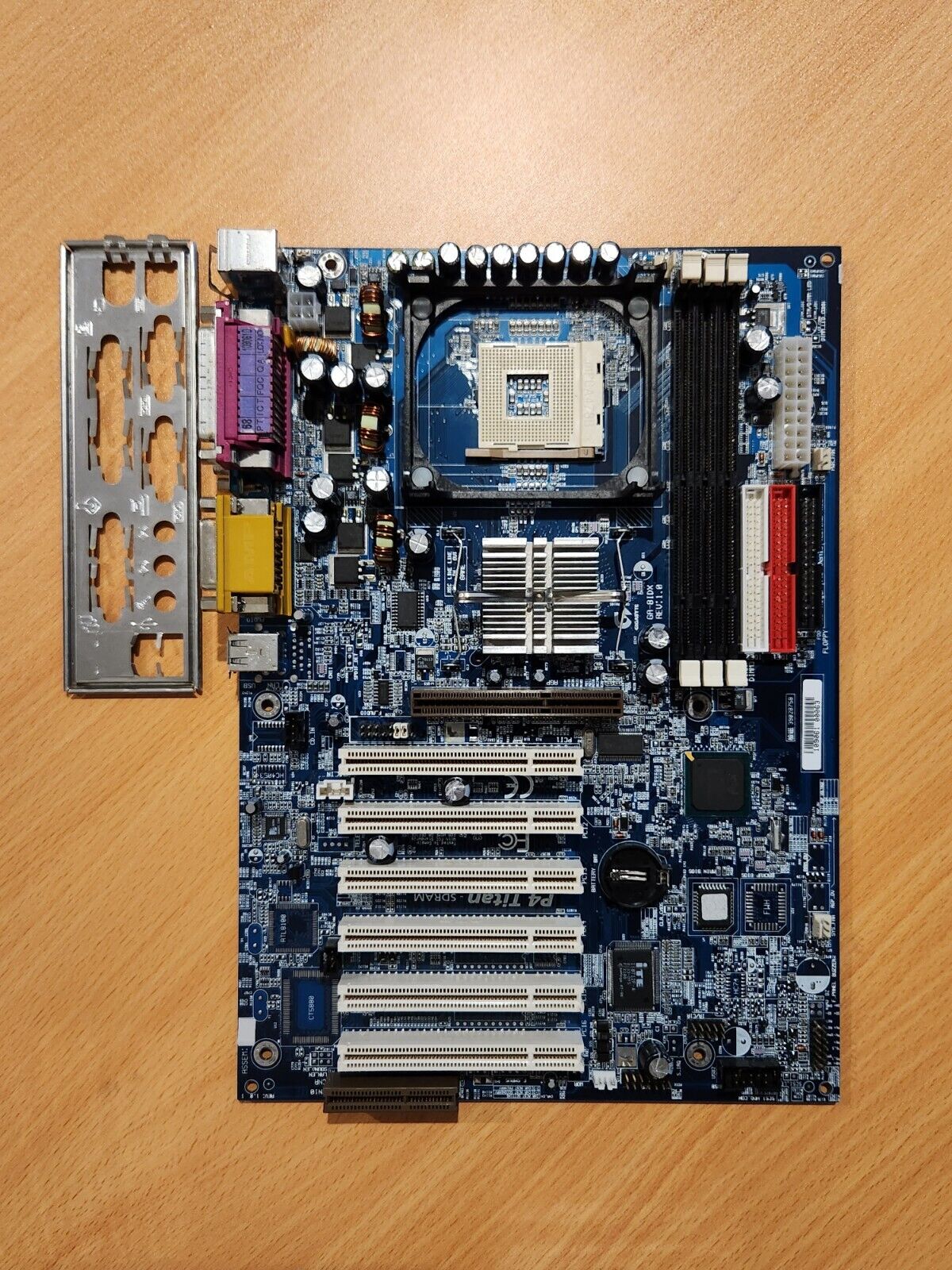 *New Capacitors* Gigabyte GA-8IDX Socket 478 Pentium 4 Motherboard