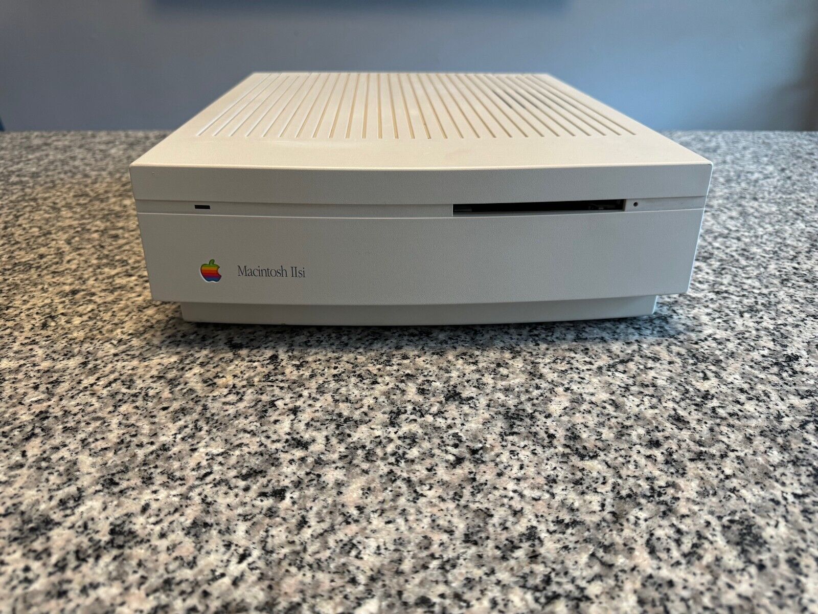 Vintage Apple Macintosh IIsi M0360 Recapped 80mb HD
