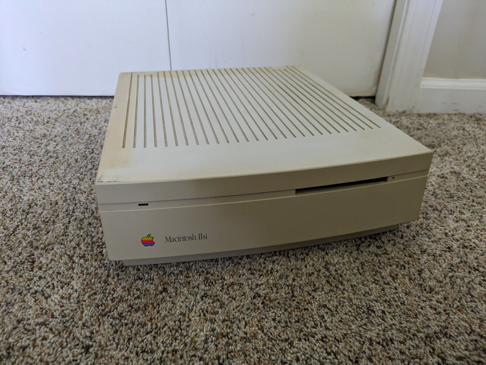 Vintage Apple Macintosh IIsi M0360 Computer Parts or Repair Includes new Caps