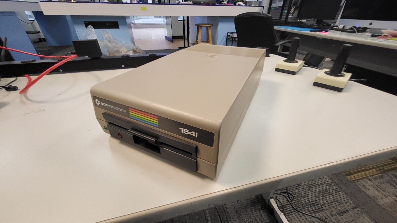Commodore 64 Disk Drive, Includes Cables & Manuals.