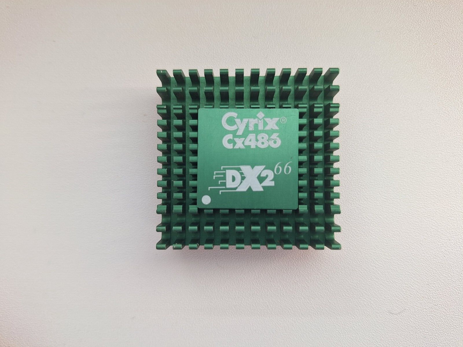 Cyrix Cx486DX2-66 Cx486DX2-66 with green heatsink vintage CPU GOLD