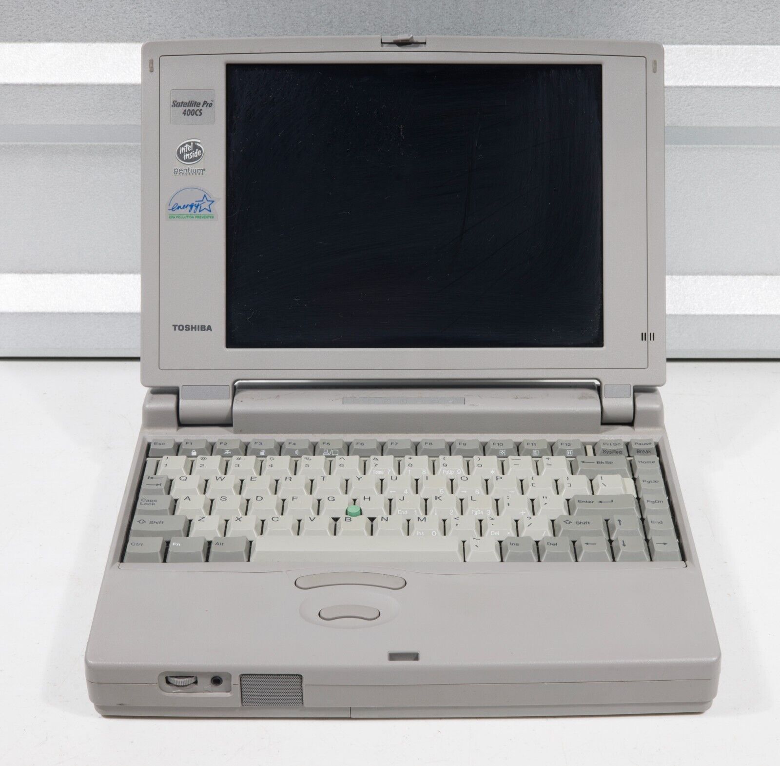Vintage Toshiba Satellite Pro 400CS Pentium 75MHz laptop parts or repair