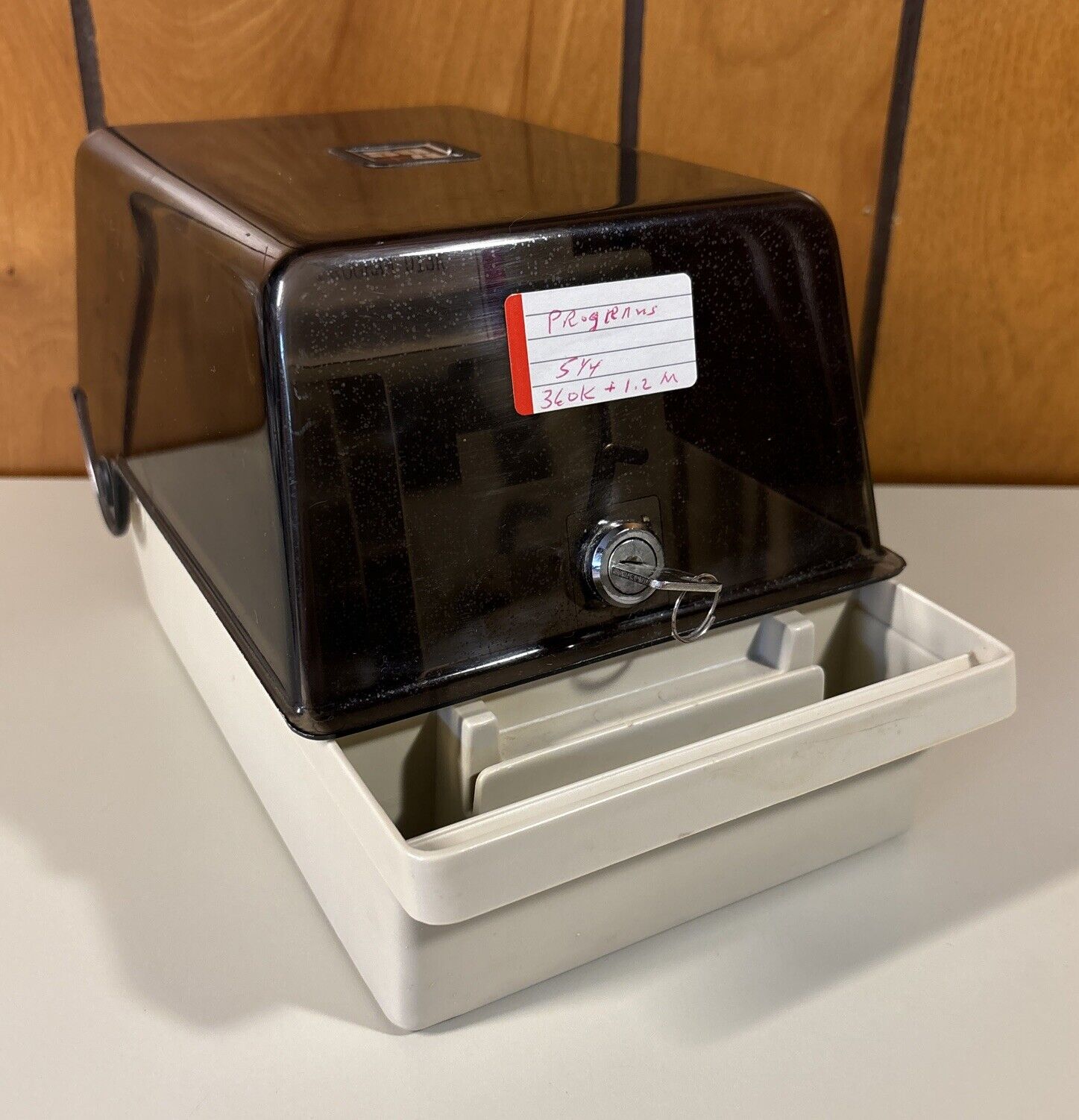 Vintage 1980s 504+  5.25” Floppy Disk Media Organizer Locking Storage Box