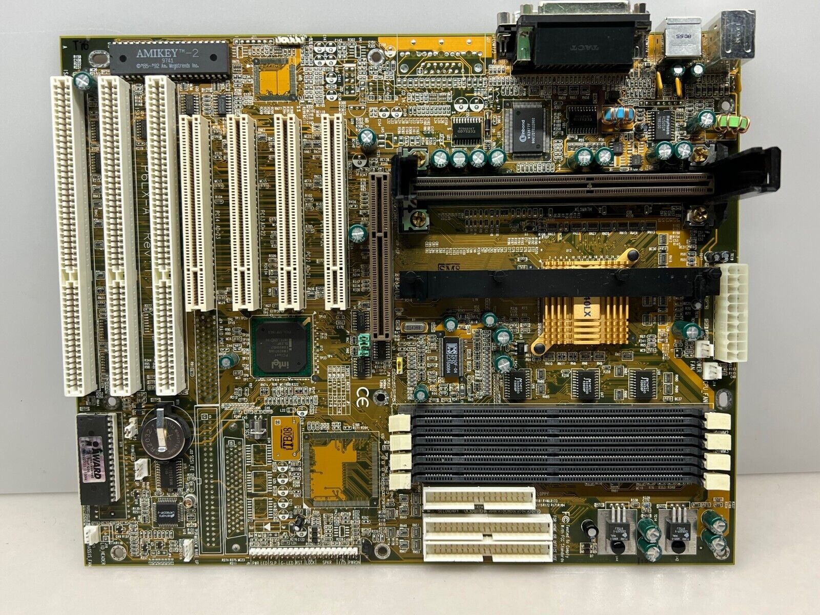 ECS EliteGroup P6LX-A Rev:1.1 440LX AGP Slot 1 Pentium Motherboard 