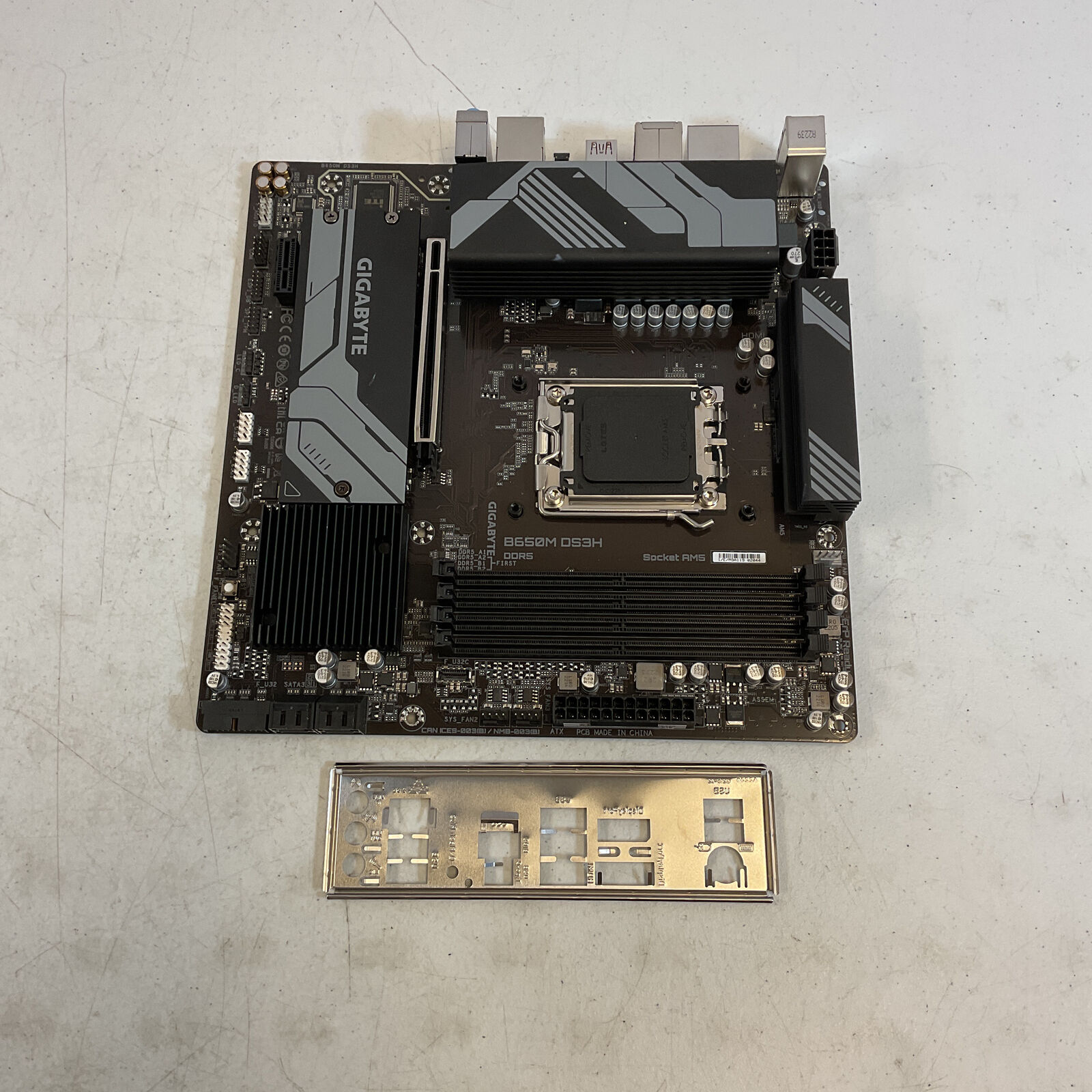 Gigabyte B650M DS3H Black AMD Ryzen DDR5 Support Ultra Durable Motherboard