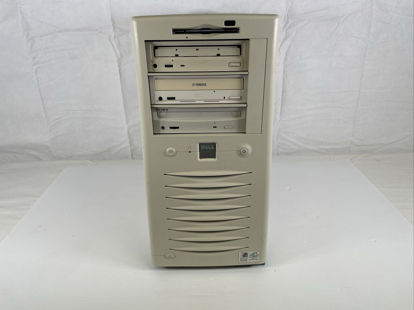 Vintage Dell Precision 410 Intel Pentium II 600 MHz 768 MB Ram I No HDD I No OS