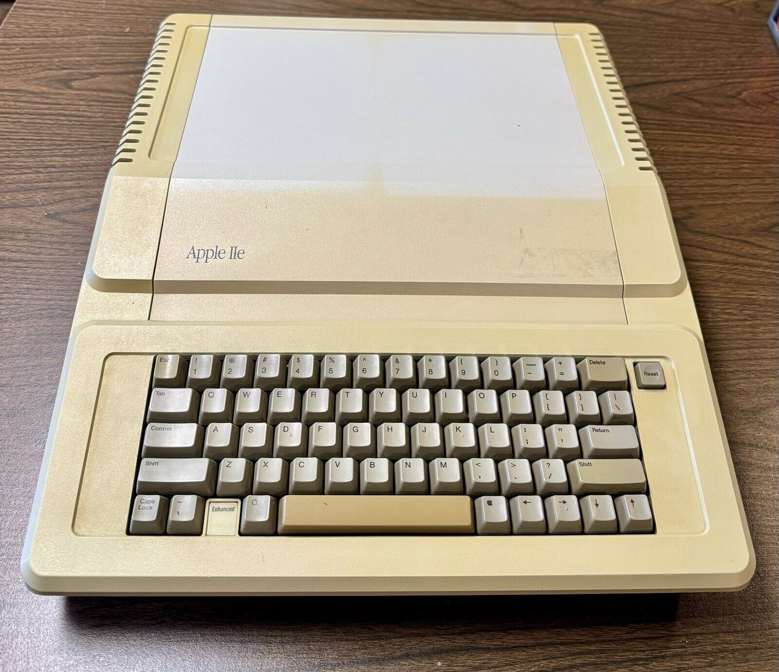 Apple IIe A2S2064 Vintage Personal Computer 128K Enhanced