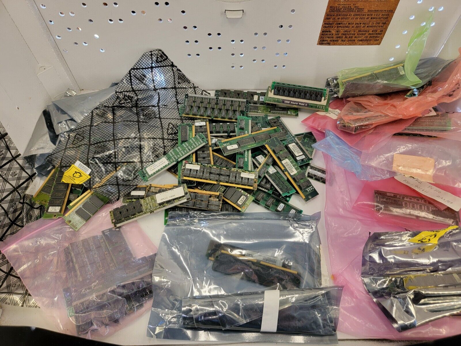 Lot of 92 Vintage RAM Sticks, 1990s IBM & More - Untested