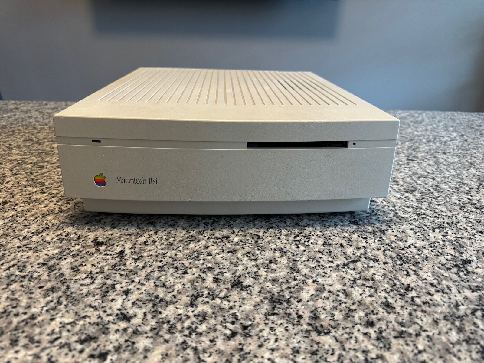 Vintage Apple Macintosh IIsi M0360 Recapped and BlueSCSI