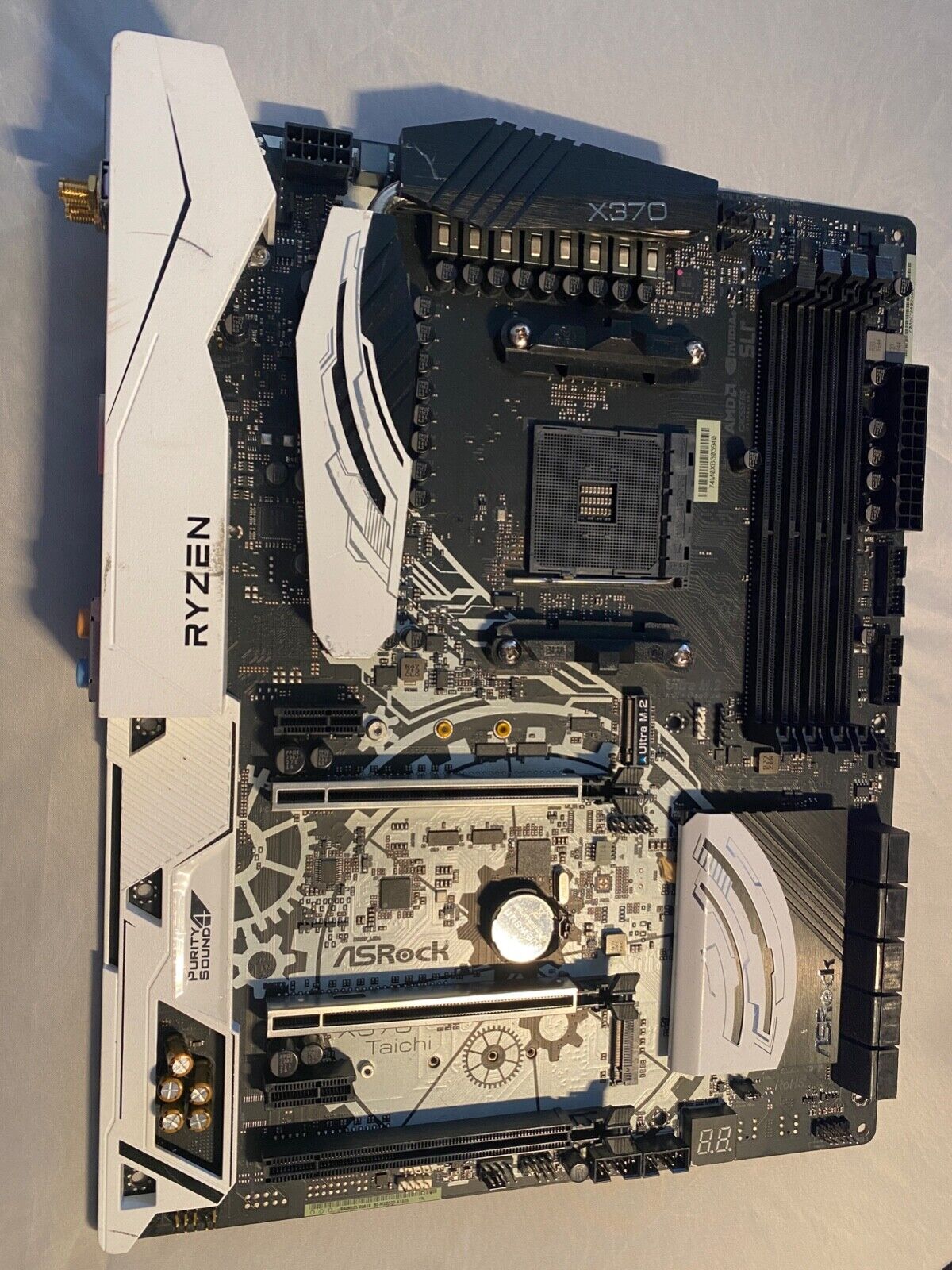 ASRock X370 Taichi Motherboard AMD X370 Socket AM4 4 x DDR4 M.2 ATX USB 3.1 PS/2
