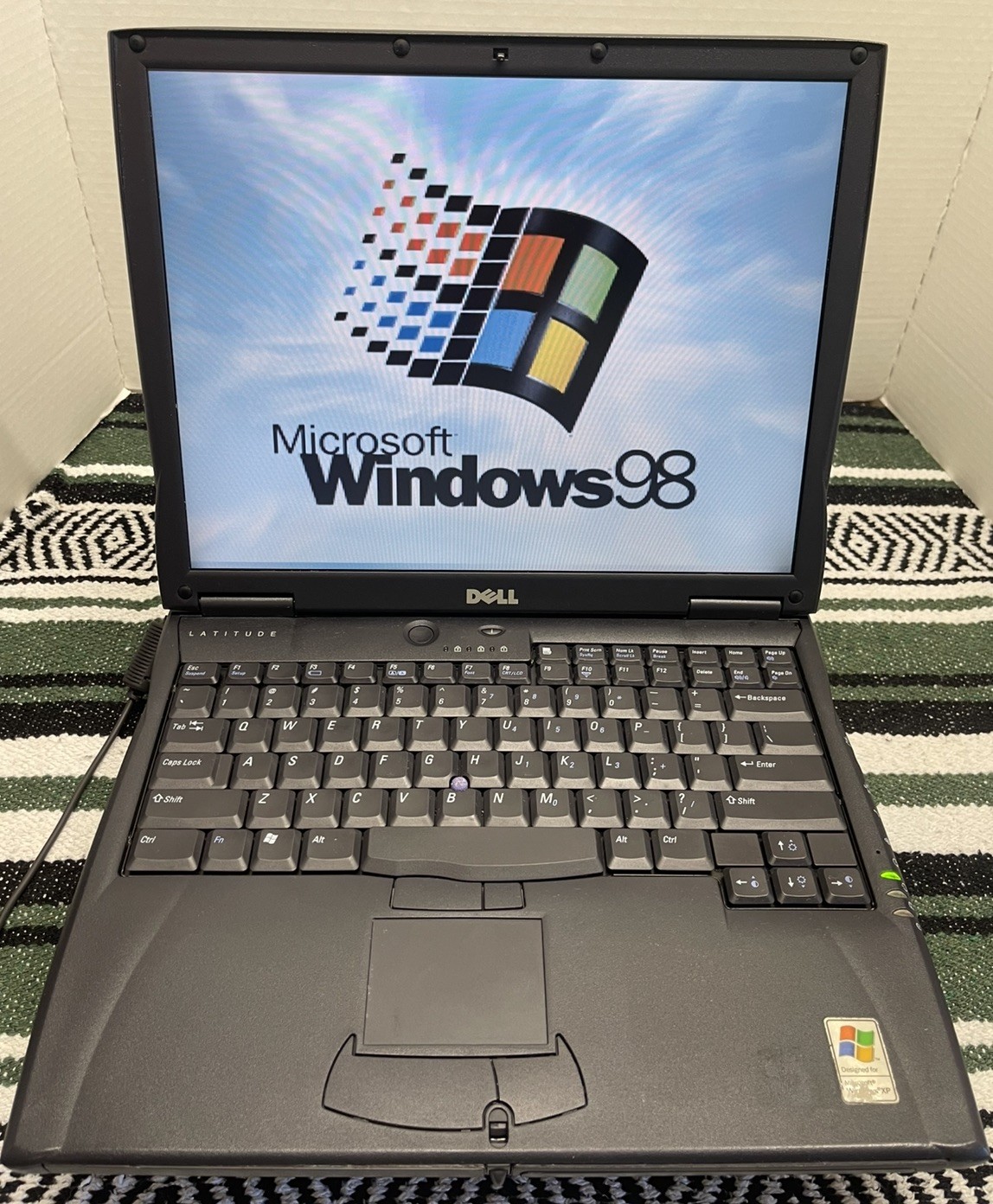 Vintage Dell Latitude C640 Pentium III Windows 98 DOS Compatible Laptop Serial Vintage Dell Latitude C640 Pentium III Windows 98 DOS Compatible Laptop Serial