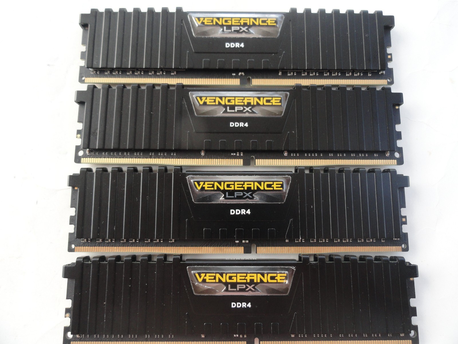 32GB DDR4 Corsair Vengeance LPX 16GB (4x8GB) RAM 3200MHz CMK16GX4M2Z3200C16 32GB DDR4 Corsair Vengeance LPX 16GB (4x8GB) RAM 3200MHz CMK16GX4M2Z3200C16