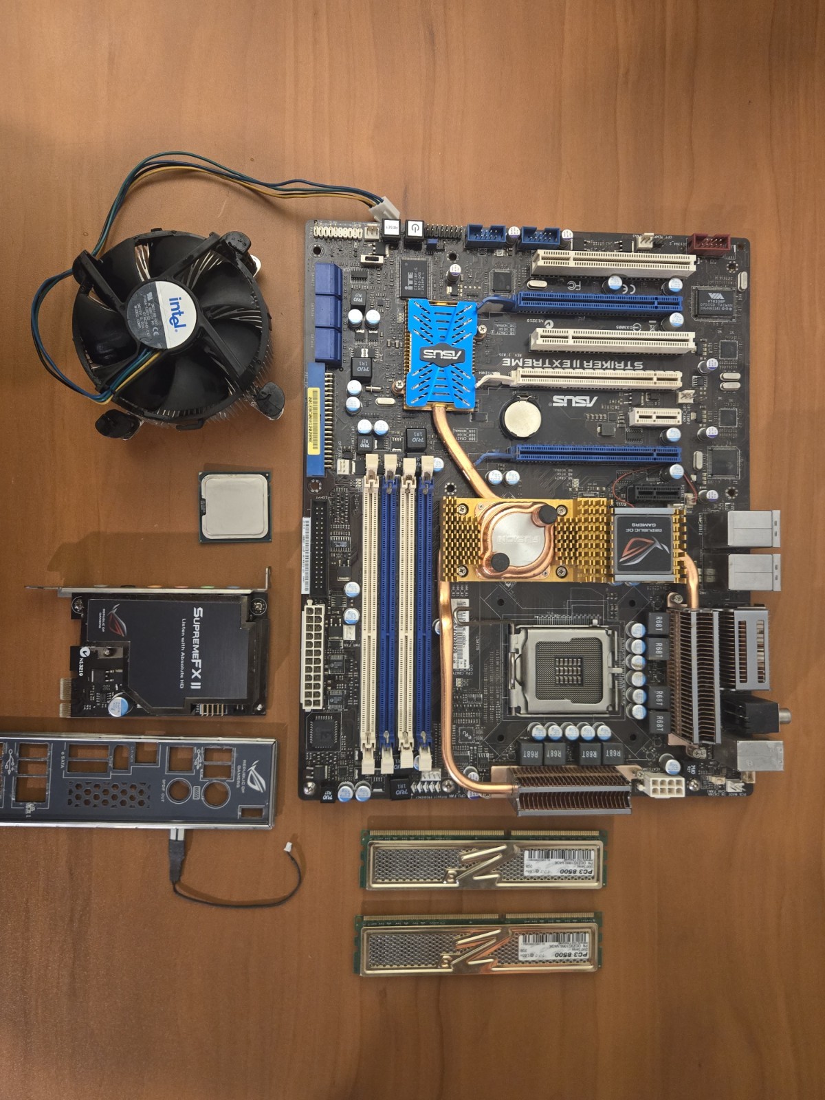 ASUS Striker II Extreme nForce 790i SLI ATX LGA775 Motherboard + EXTRAS Untested