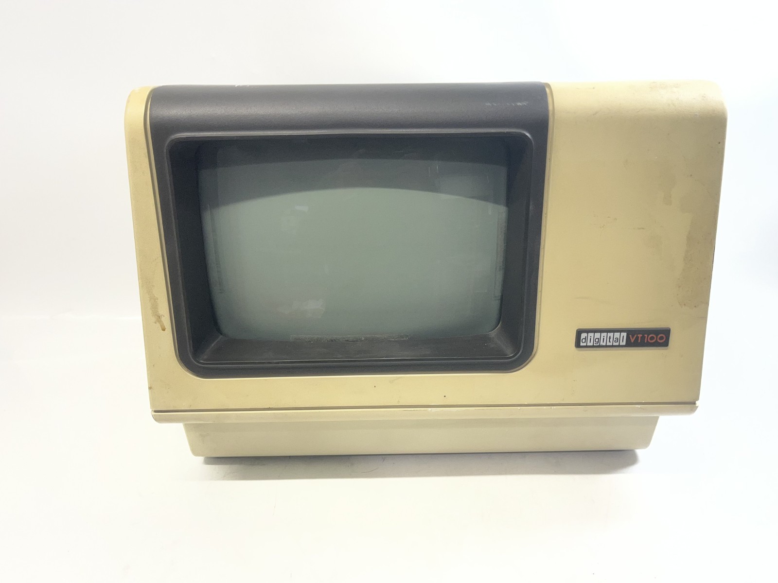 Vintage DEC PDT11 (VT100 Series) Terminal PDT11/130 (Powers On). Vintage DEC PDT11 (VT100 Series) Terminal PDT11/130 (Powers On).