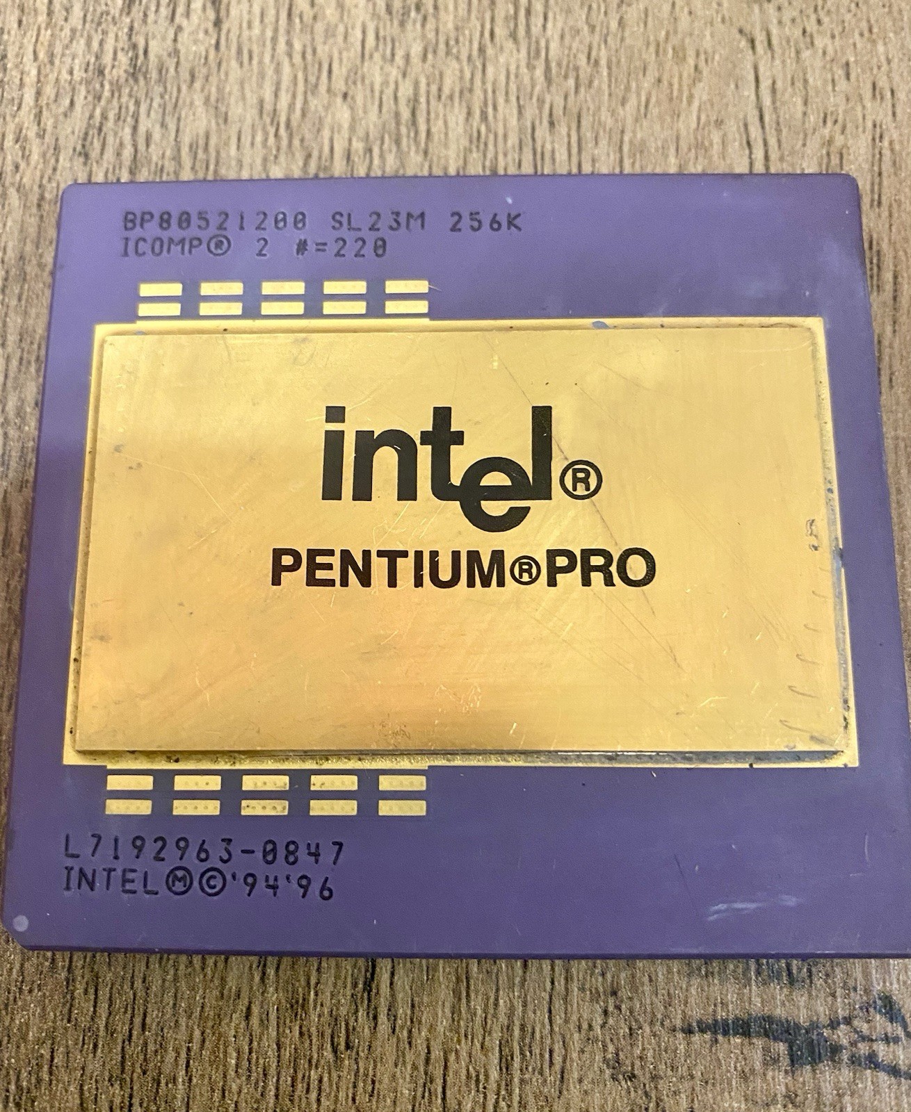 Intel Pentium Pro 200MHz SL23M 256KB Socket 8 Gold CPU BP80521200 Vintage Intel Pentium Pro 200MHz SL23M 256KB Socket 8 Gold CPU BP80521200 Vintage