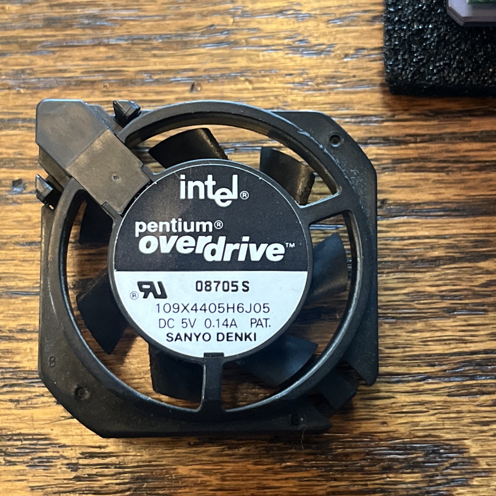Intel Pentium MMX OverDrive 200MHz CPU PODPMT66X200 SL2FF v2.0 Socket 5 / 7 Rare Intel Pentium MMX OverDrive 200MHz CPU PODPMT66X200 SL2FF v2.0 Socket 5 / 7 Rare