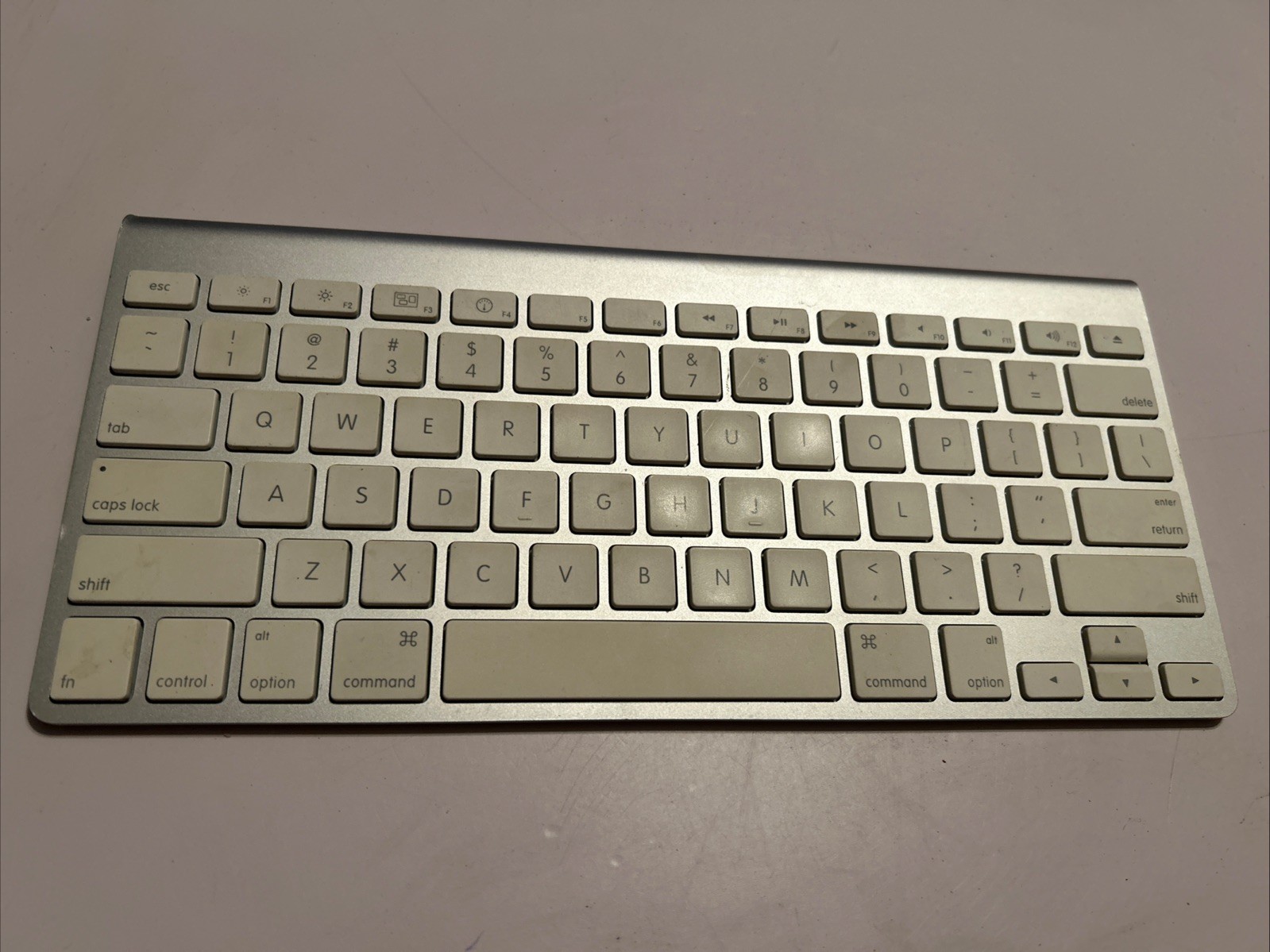 Apple Wireless Bluetooth Keyboard A1255, 2007 Tested Works Great