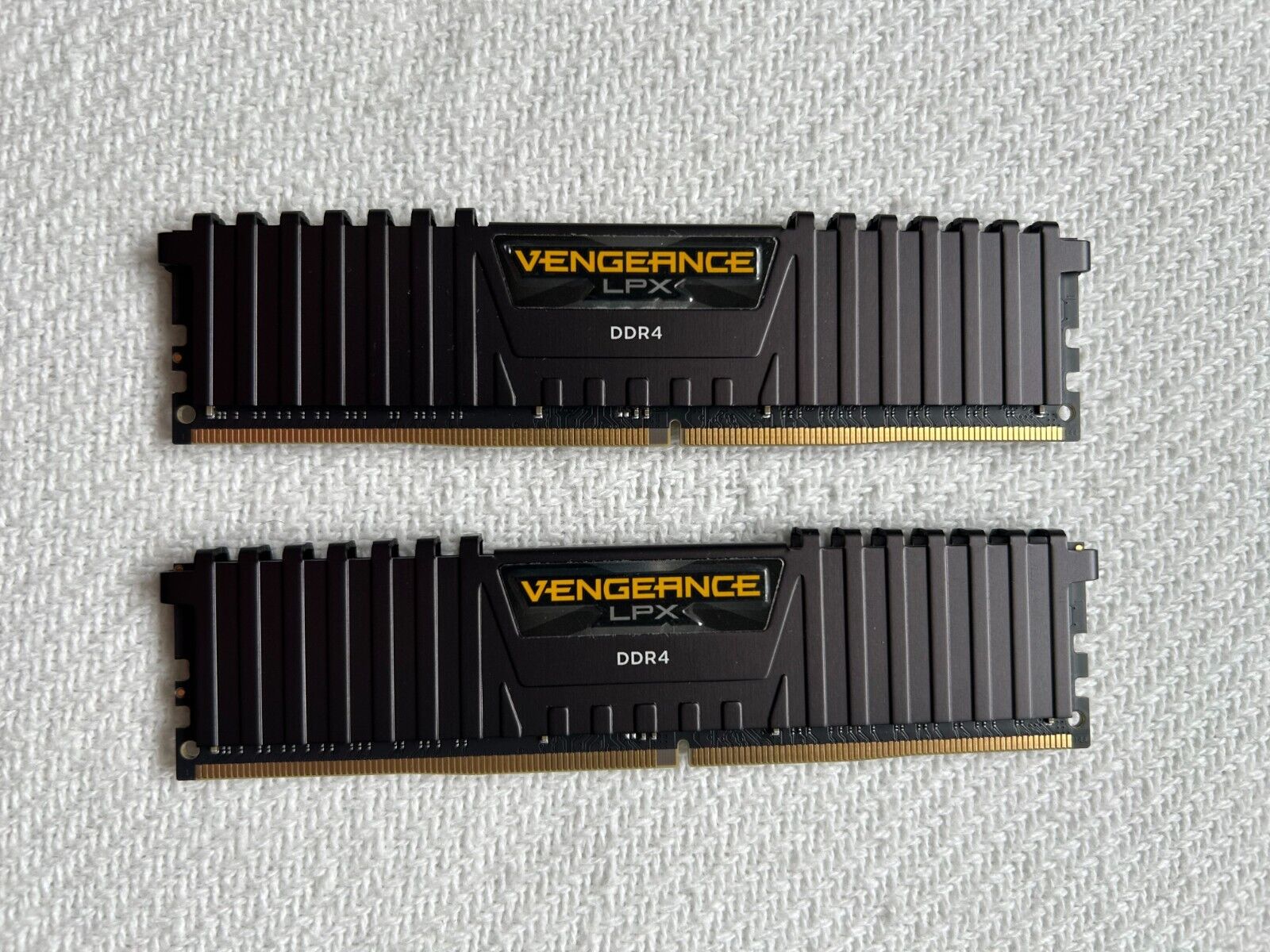 Corsair VENGEANCE® LPX 32GB (2 x 16GB) DDR4 DRAM 3000MHz C15 Memory Kit - Black