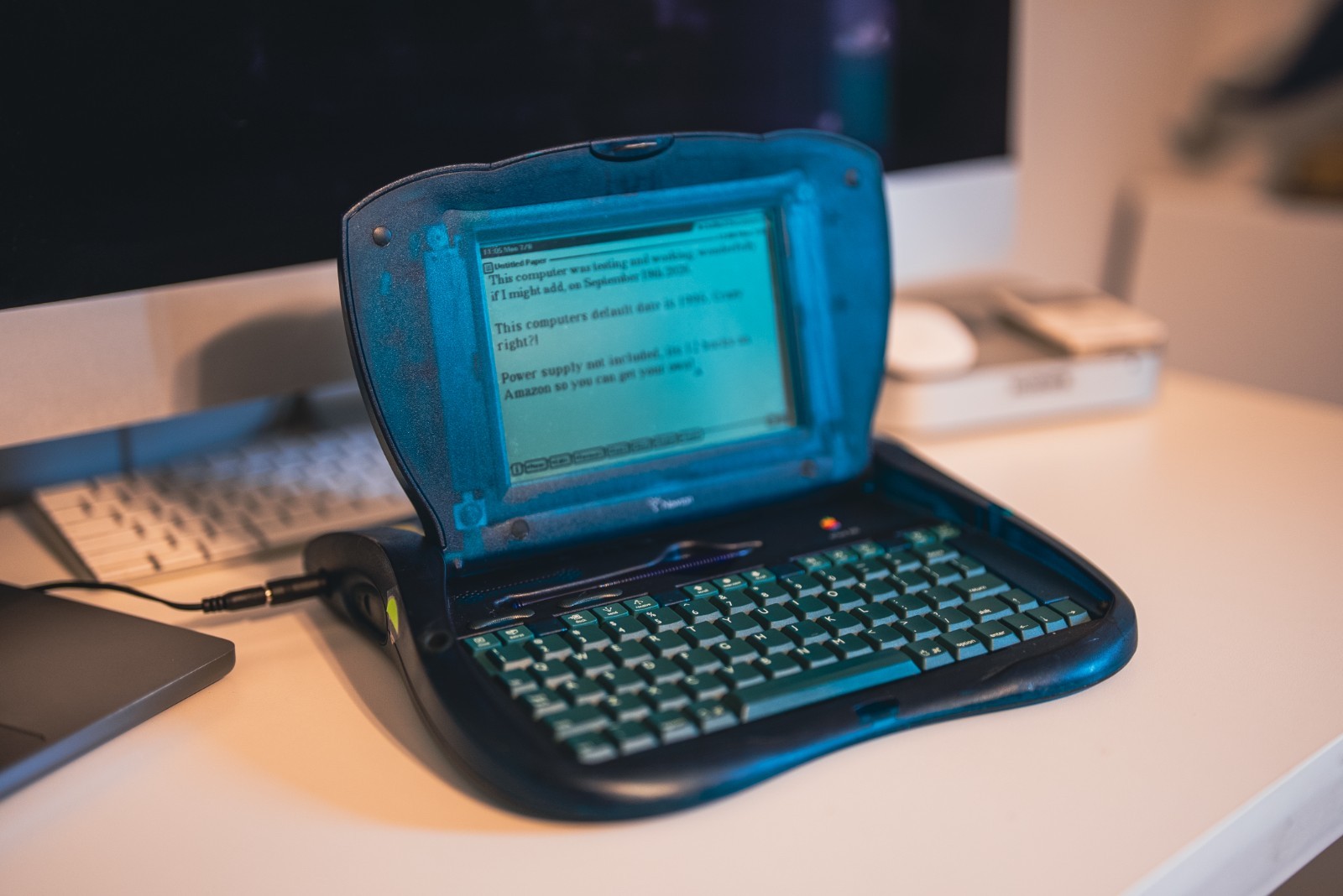 Apple eMate 300 H0208 Newton Laptop 1997 Tested Working w/ Stylus Vintage Apple eMate 300 H0208 Newton Laptop 1997 Tested Working w/ Stylus Vintage