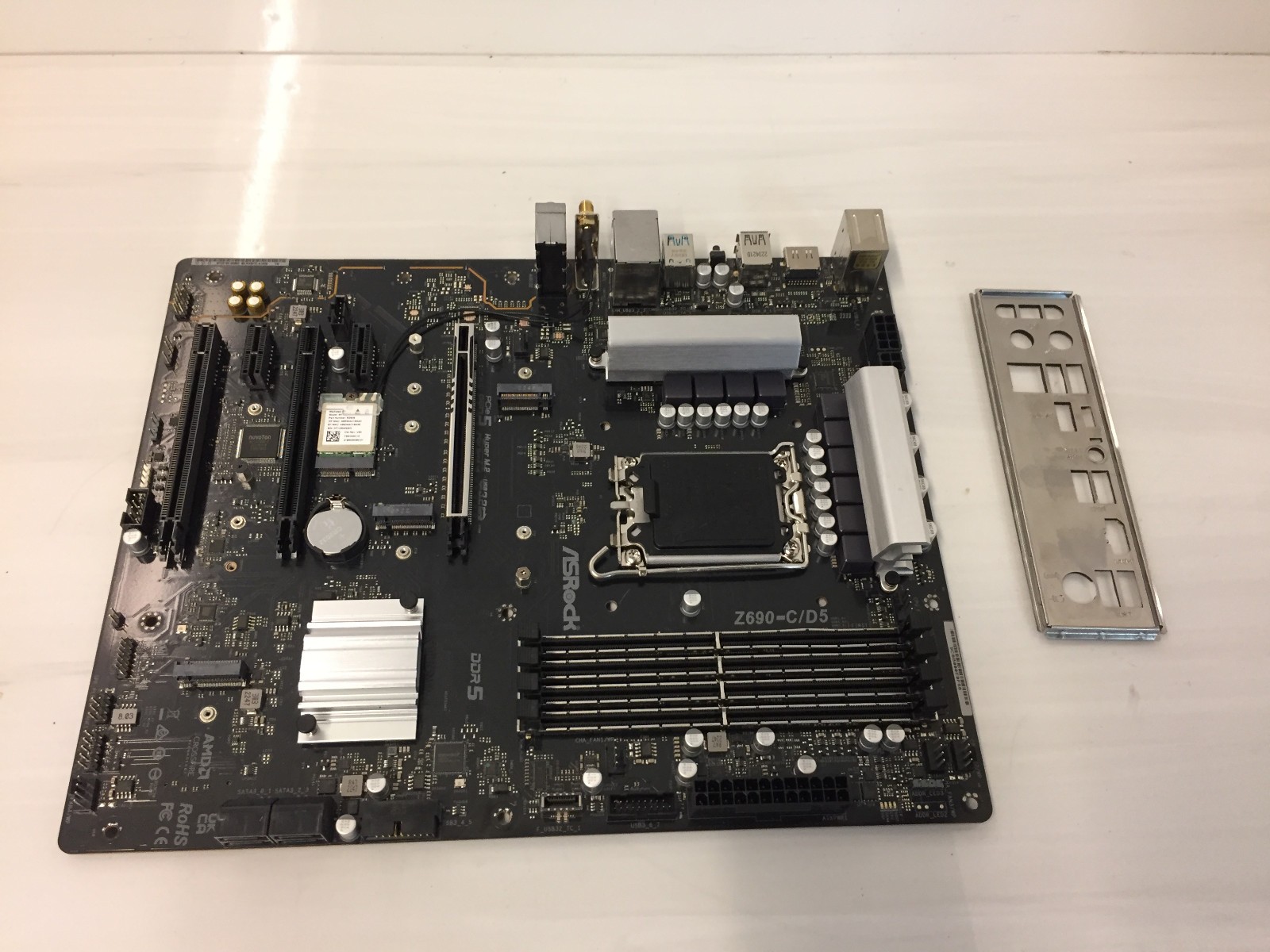 ASRock Z690-C/D5 Intel LGA1700 ATX Motherboard DDR5 WiFi Rev 1.02 with I/O Shied ASRock Z690-C/D5 Intel LGA1700 ATX Motherboard DDR5 WiFi Rev 1.02 with I/O Shied
