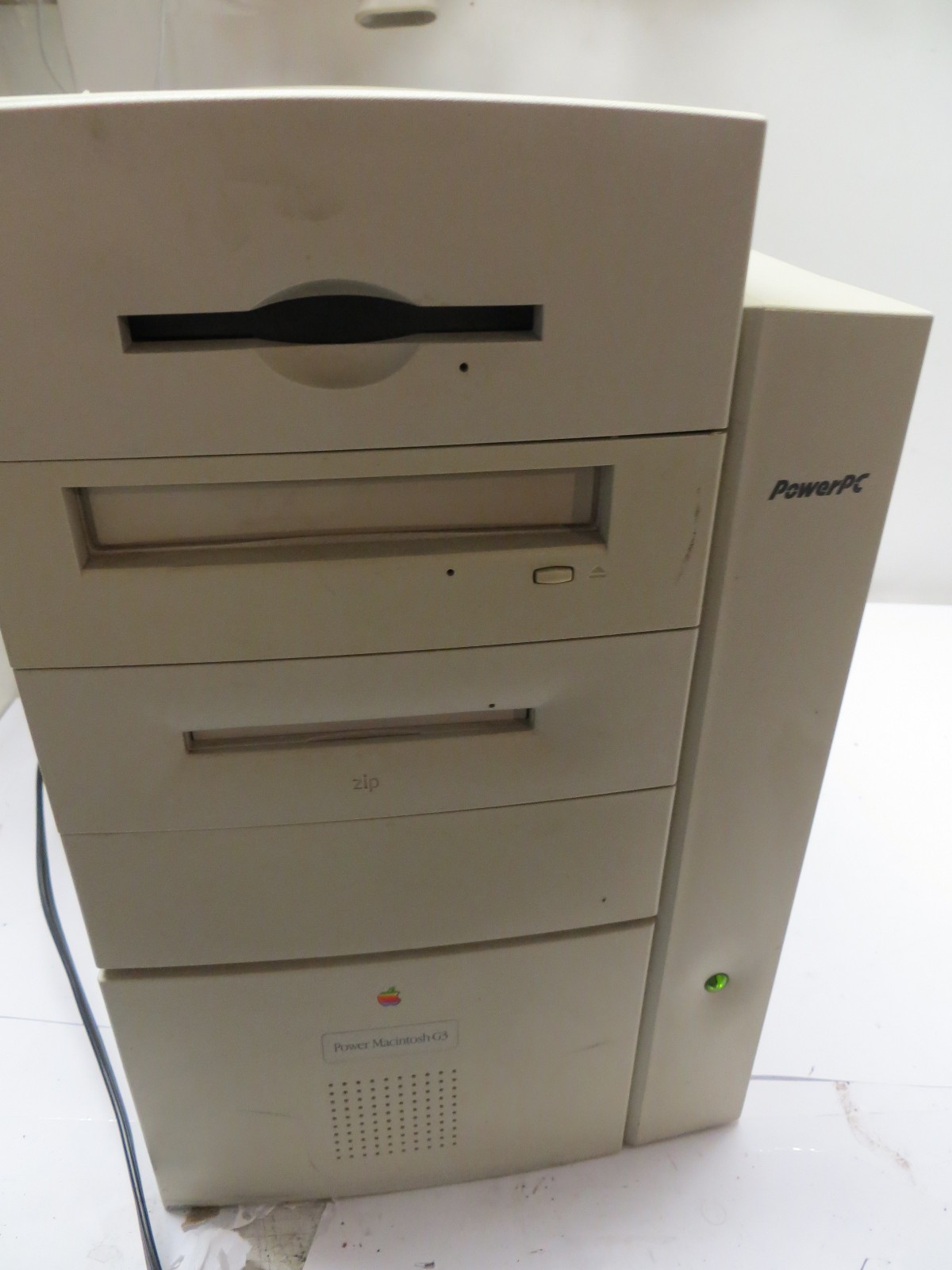 Vintage Apple Power Macintosh G3 PowerPC M4405 Desktop Computer Vintage Apple Power Macintosh G3 PowerPC M4405 Desktop Computer
