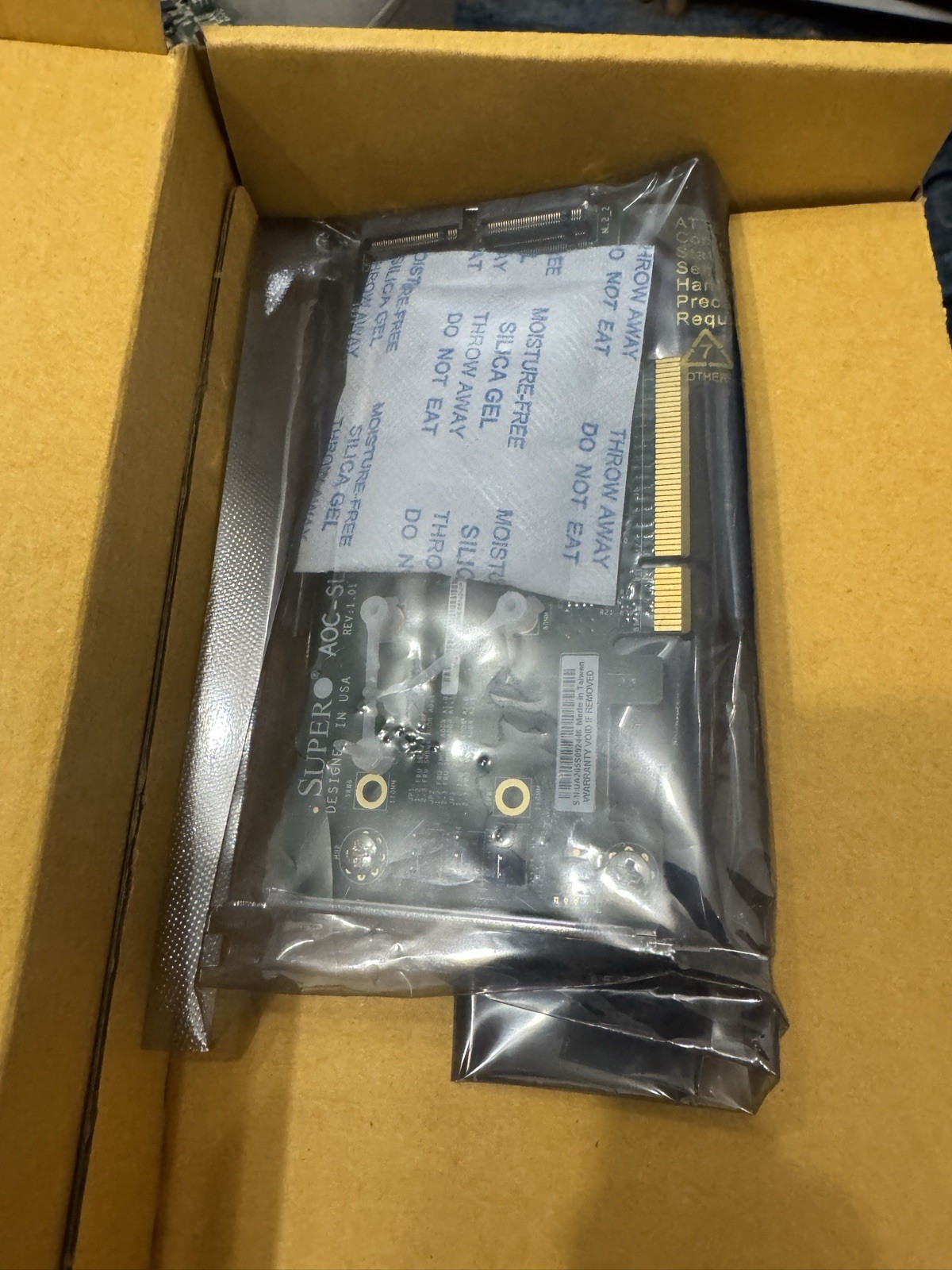 Supermicro AOC-SLG3-2M2 Dual M.2 NVMe PCIe 3.0 x8 Add-On Card Supermicro AOC-SLG3-2M2 Dual M.2 NVMe PCIe 3.0 x8 Add-On Card