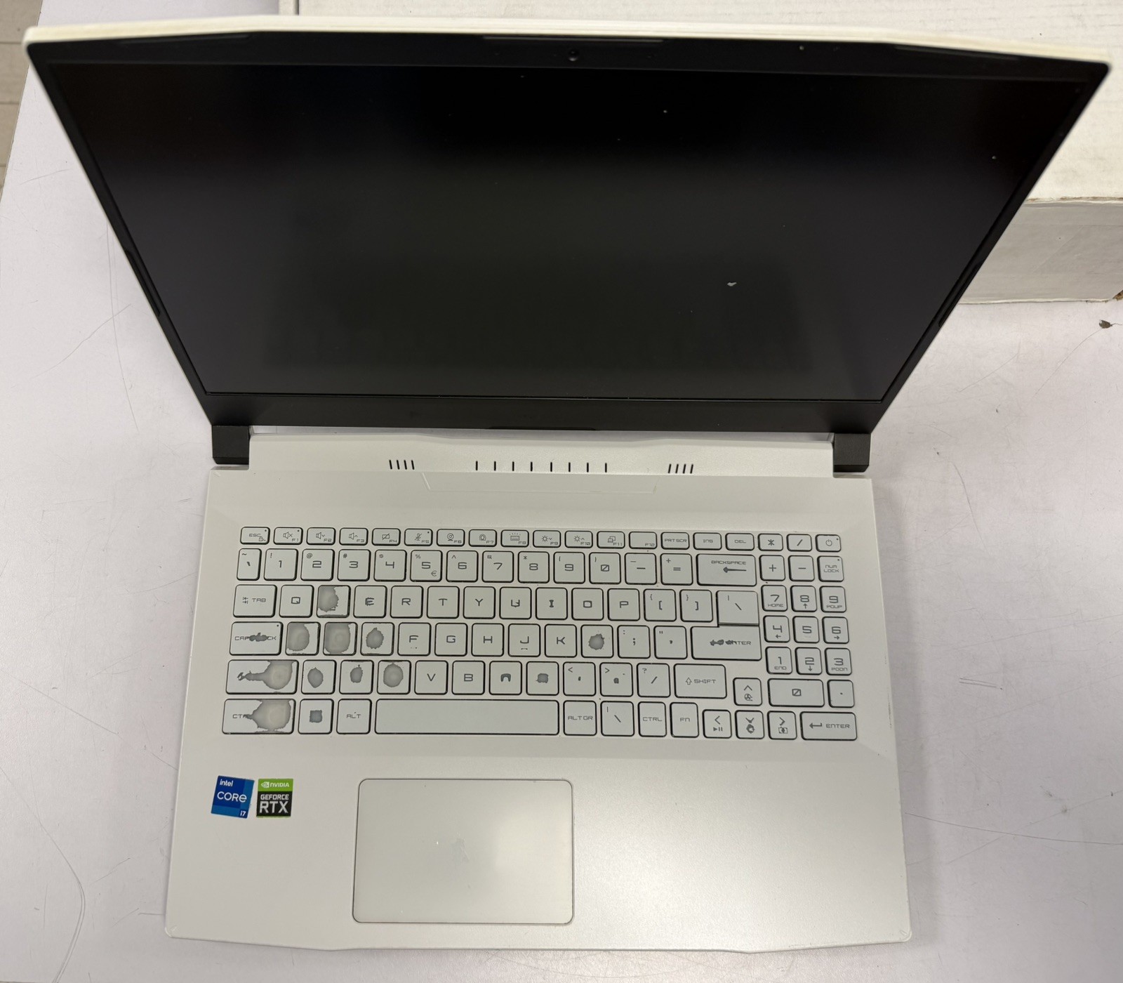 MSI Sword 15.6\'\' Gaming Laptop i7-11800H RTX 3050 Ti( NO POWER, NO SSD, NO RAM)