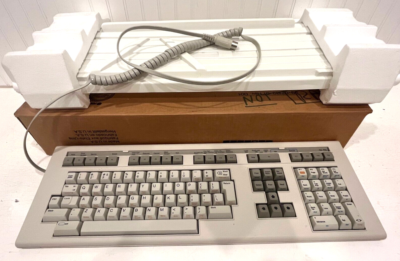 Vintage DEC Digital LK250 Terminal Computer Keyboard in Original box - 5 pin