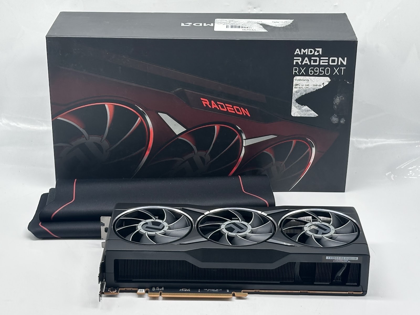 AMD Radeon RX 6950 XT 16GB GDDR6 Founders/Reference Edition AMD Radeon RX 6950 XT 16GB GDDR6 Founders/Reference Edition