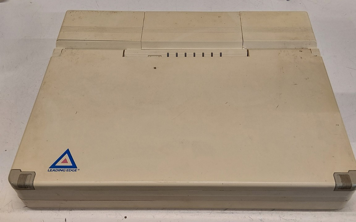 VINTAGE LEADING EDGE LAPTOP LEP-9101-BP- POWERS UP