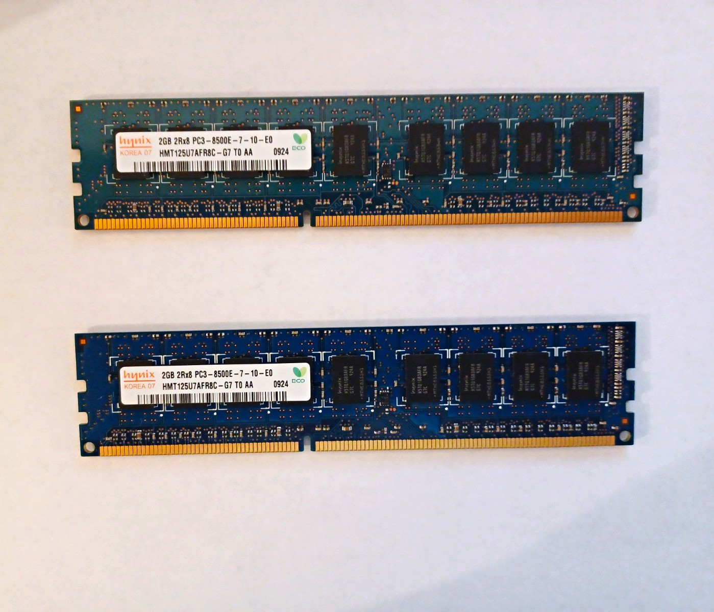2x Hynix PC3-8500E 4GB (2x2GB) DIMM 240-Pin ECC DDR2 SDRAM (HMT125U7AFR8C-G7) 2x Hynix PC3-8500E 4GB (2x2GB) DIMM 240-Pin ECC DDR2 SDRAM (HMT125U7AFR8C-G7)