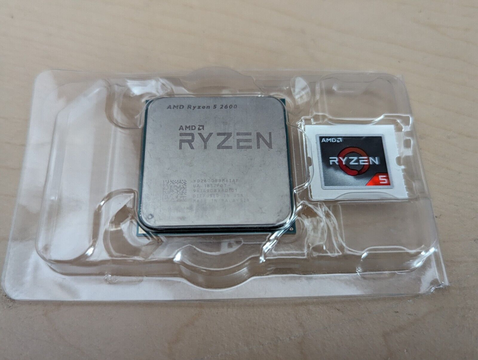 AMD Ryzen 2nd Gen 5 2600 - 3.9 GHz Six Core (YD2600BBM6IAF) Processor w/ Decal