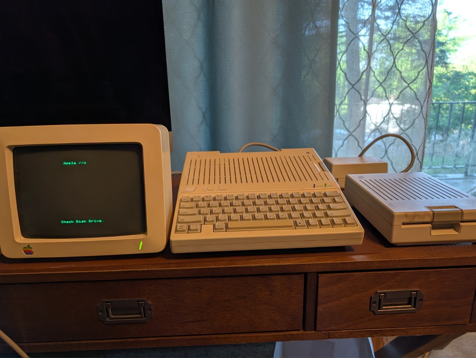 Apple IIc powers up. Includes Apple Works bundle. Manuals for startup. Apple IIc powers up. Includes Apple Works bundle. Manuals for startup.