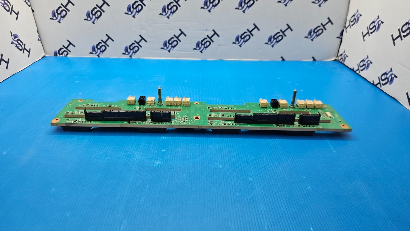 NetApp 110-00513+A0 12-Bay 3.5'' SAS Backplane FAS2720A NetApp 110-00513+A0 12-Bay 3.5'' SAS Backplane FAS2720A