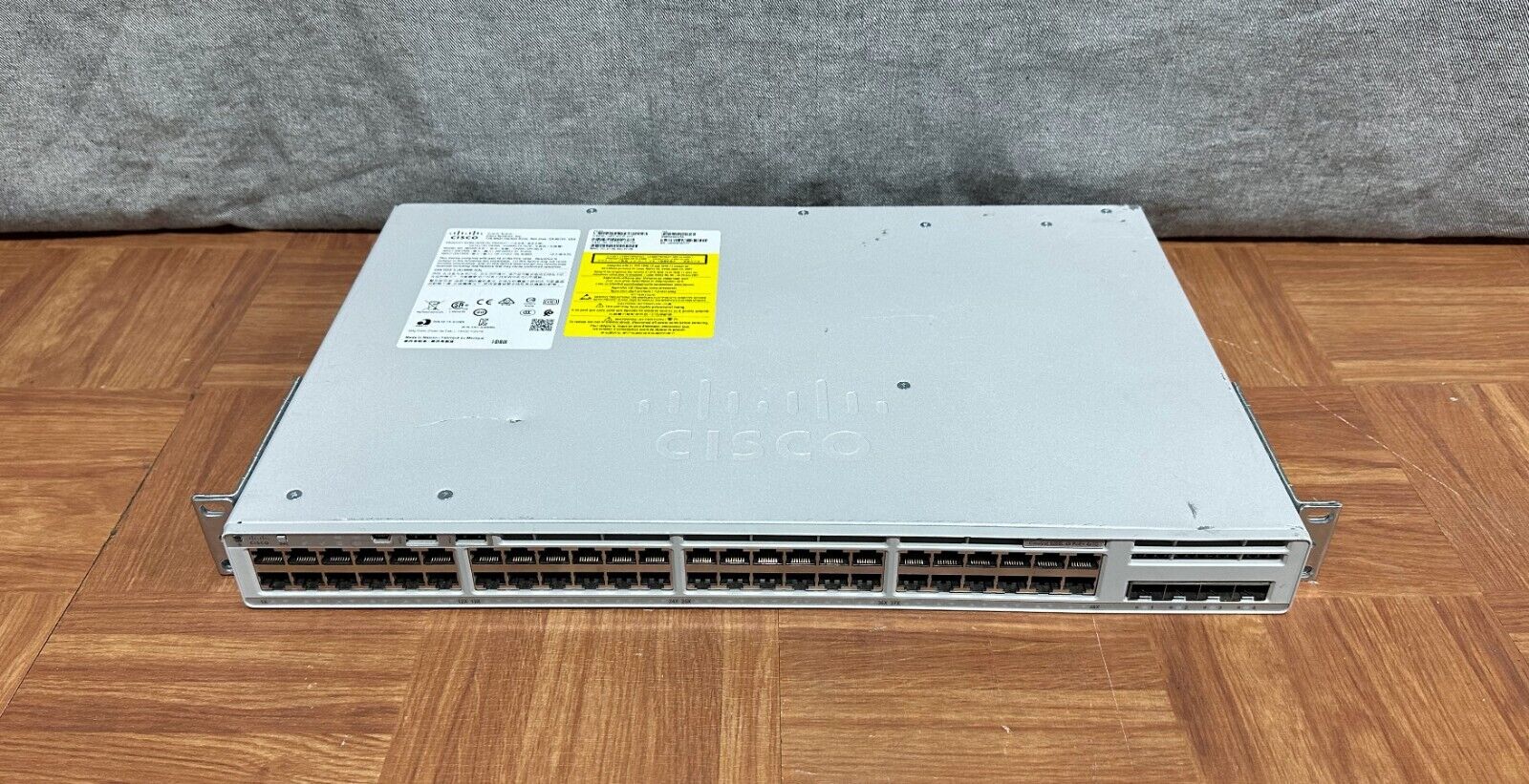 Cisco 9200L-48P-4G-E V01 Catalyst 48 PoE & 4x1G Rack Mountable Network Switch