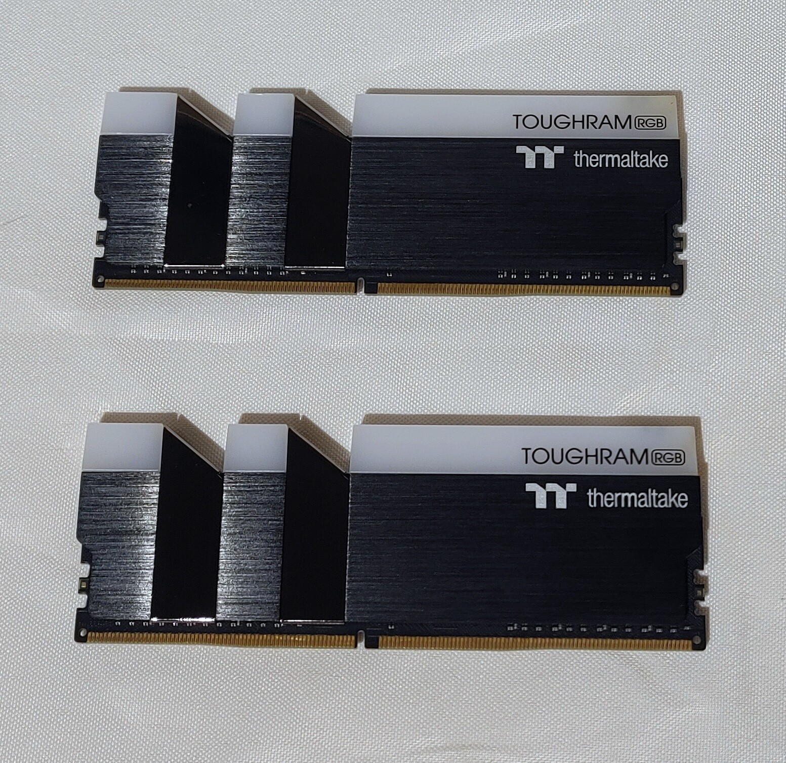 ThermalTake TOUGHRAM RGB Memory DDR4 4000MHz 16GB (8GB x 2) ThermalTake TOUGHRAM RGB Memory DDR4 4000MHz 16GB (8GB x 2)