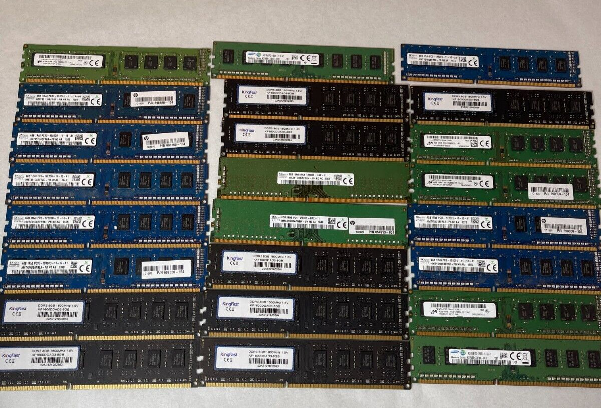 Lot of 24 Misc Desktop RAM Modules, DDR3, DDR4
