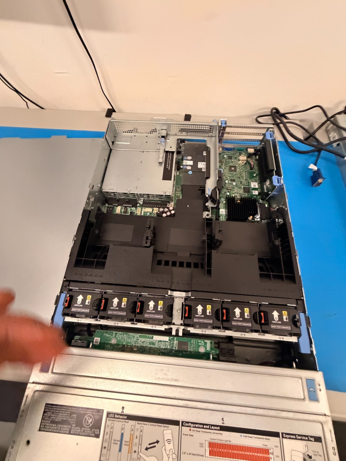 Dell PowerEdge R740xd Dual Intel Silver 4116 @2.1GHz 32GB HBA330 24Bay Server Dell PowerEdge R740xd Dual Intel Silver 4116 @2.1GHz 32GB HBA330 24Bay Server
